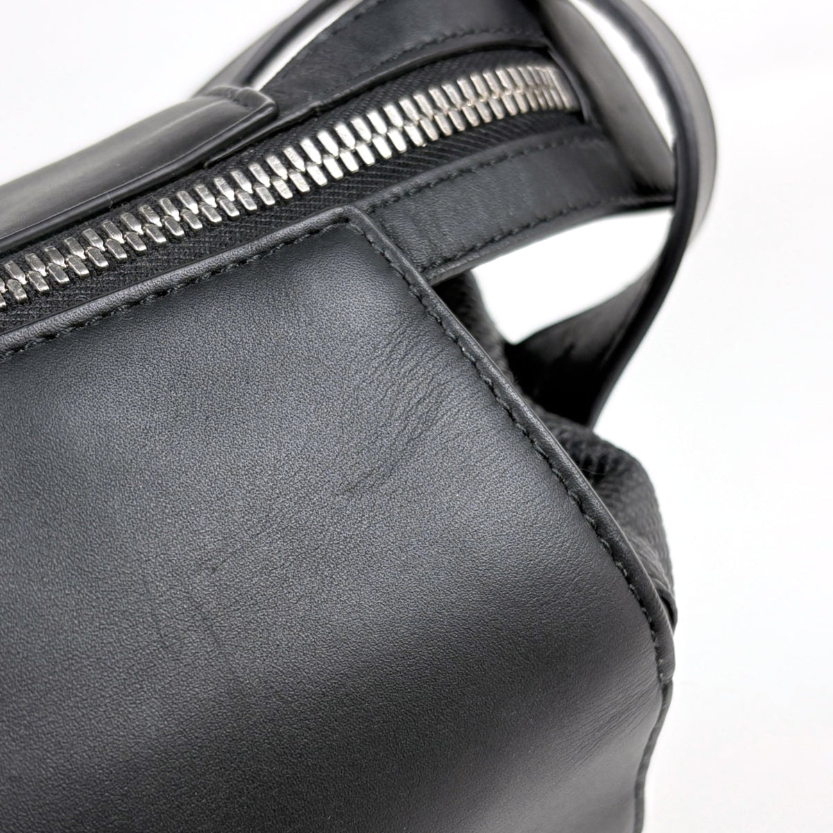 Bottega Veneta Black Leather Shoulder Bag (Pre-Owned)