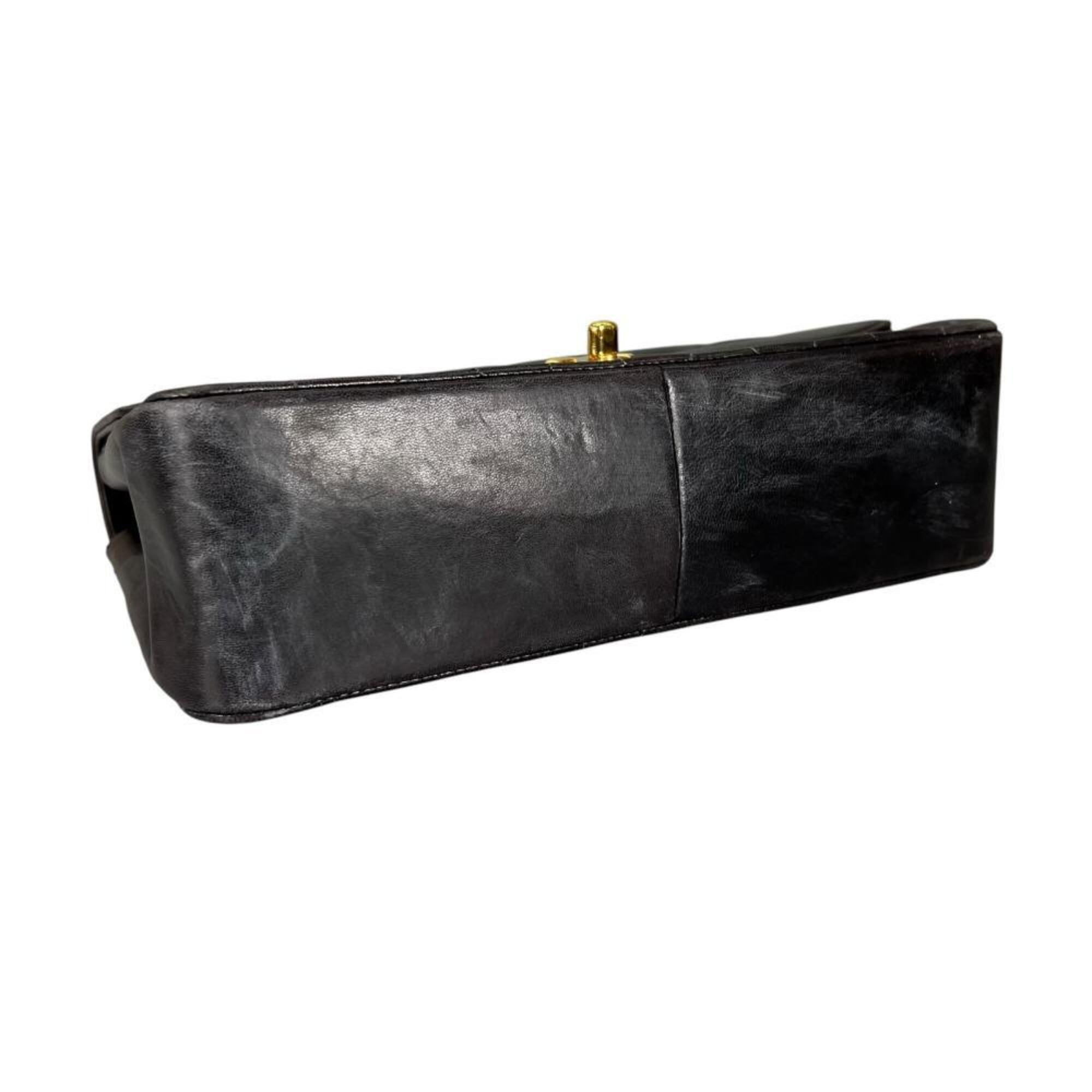 Chanel Black Leather Shoulder Bag (Pre-Owned)