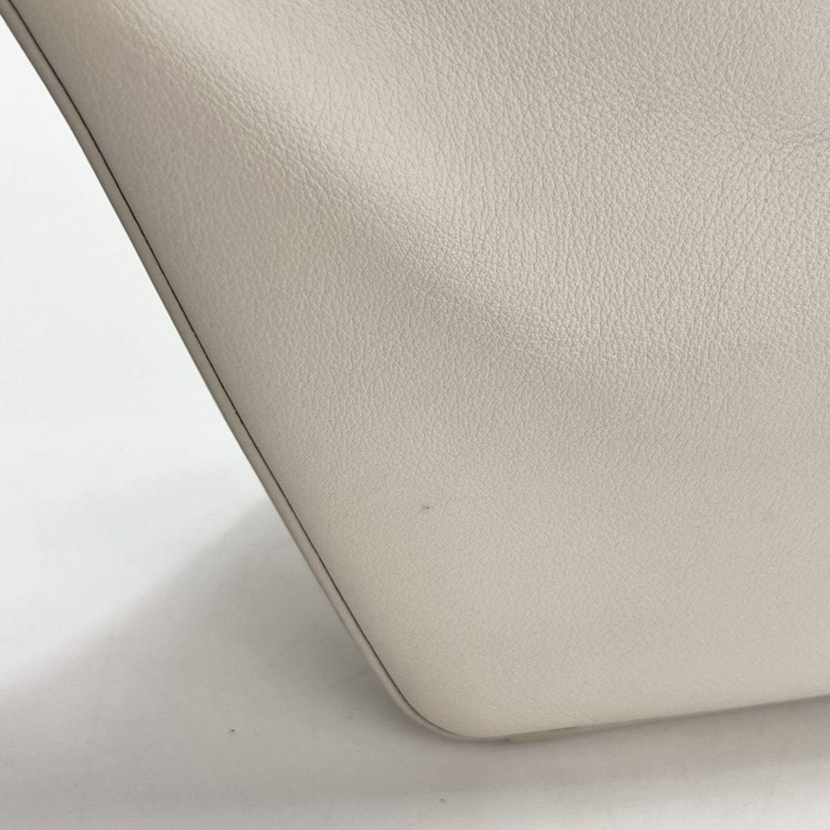 Loewe White Leather Handbag Shoulder Bag (Pre-Owned)