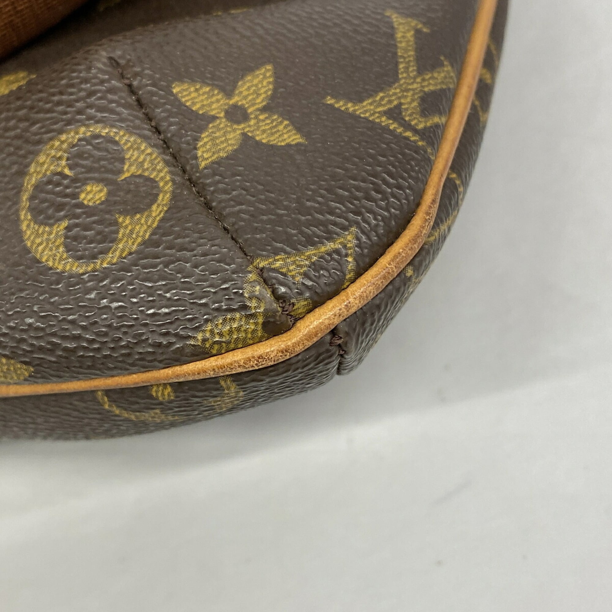Louis Vuitton Brown Shoulder Bag (Pre-Owned)