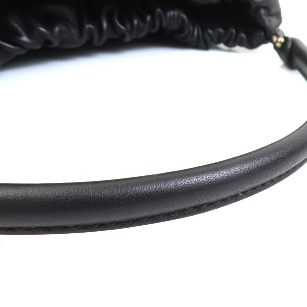 Salvatore Ferragamo Black Leather Shoulder Bag (Pre-Owned)