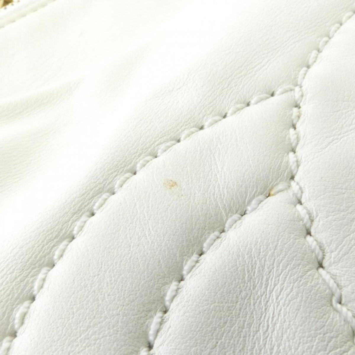 Chanel Ivory White Leather Shoulder Bag (Pre-Owned)