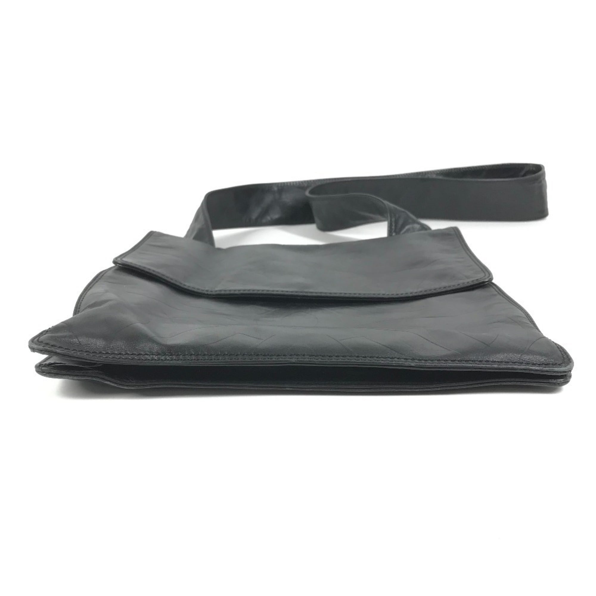 Chanel Black Leather Pochette Shoulder Bag (Pre-Owned)