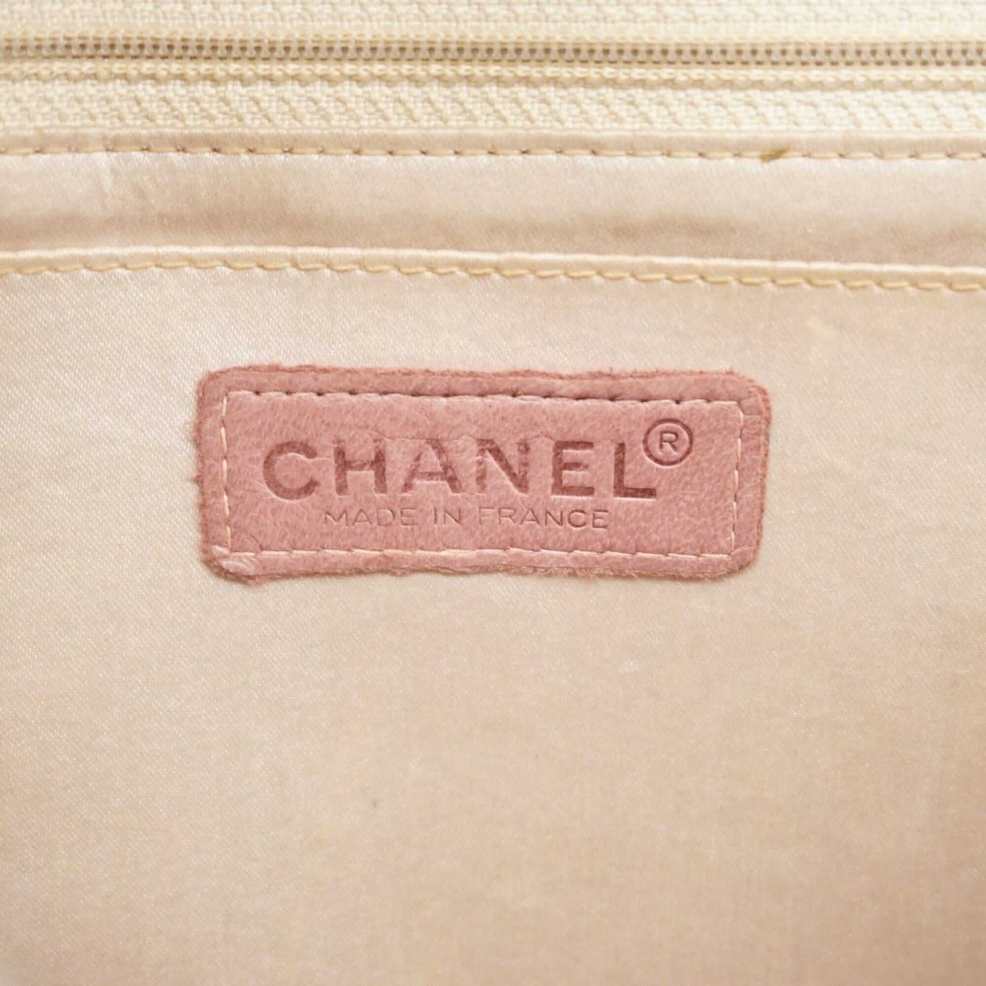 Chanel Pink Nylon Shoulder Bag (Pre-Owned)