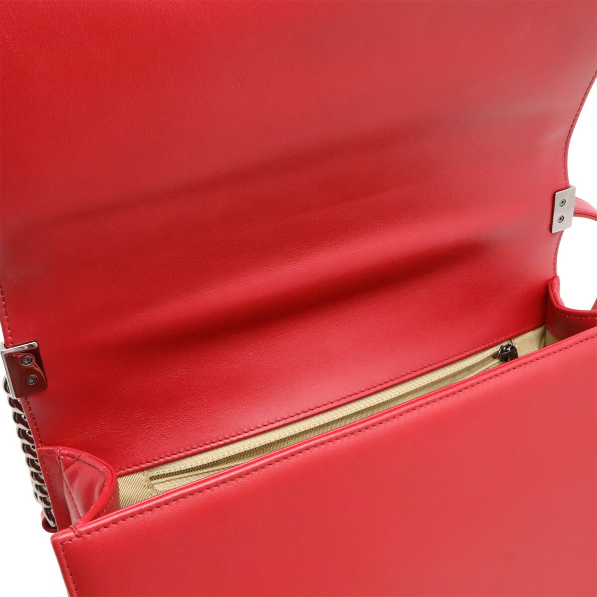 Chanel Red Color Leather Shoulder Bag (Pre-Owned)