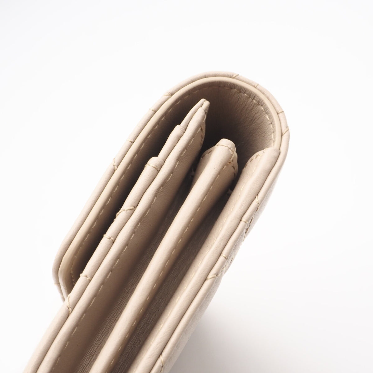 Christian Dior Beige Leather Long Wallet (Bi-Fold) (Pre-Owned)