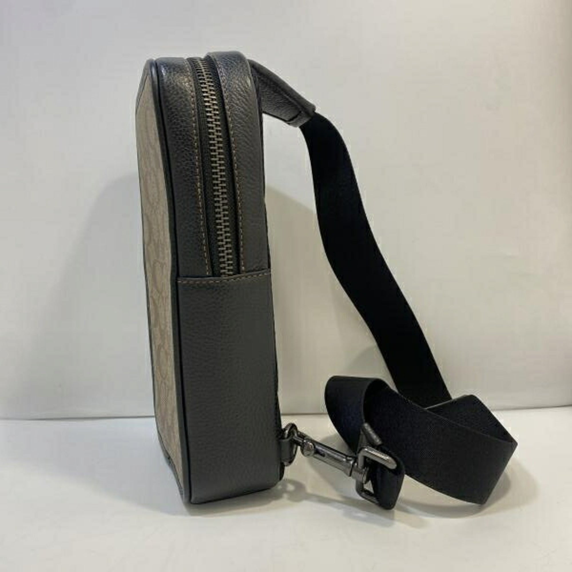Coach Brown Shoulder Bag (Pre-Owned)