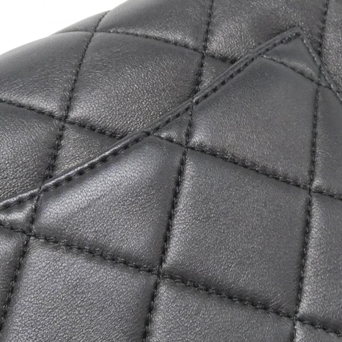 Chanel Black Leather Shoulder Bag (Pre-Owned)