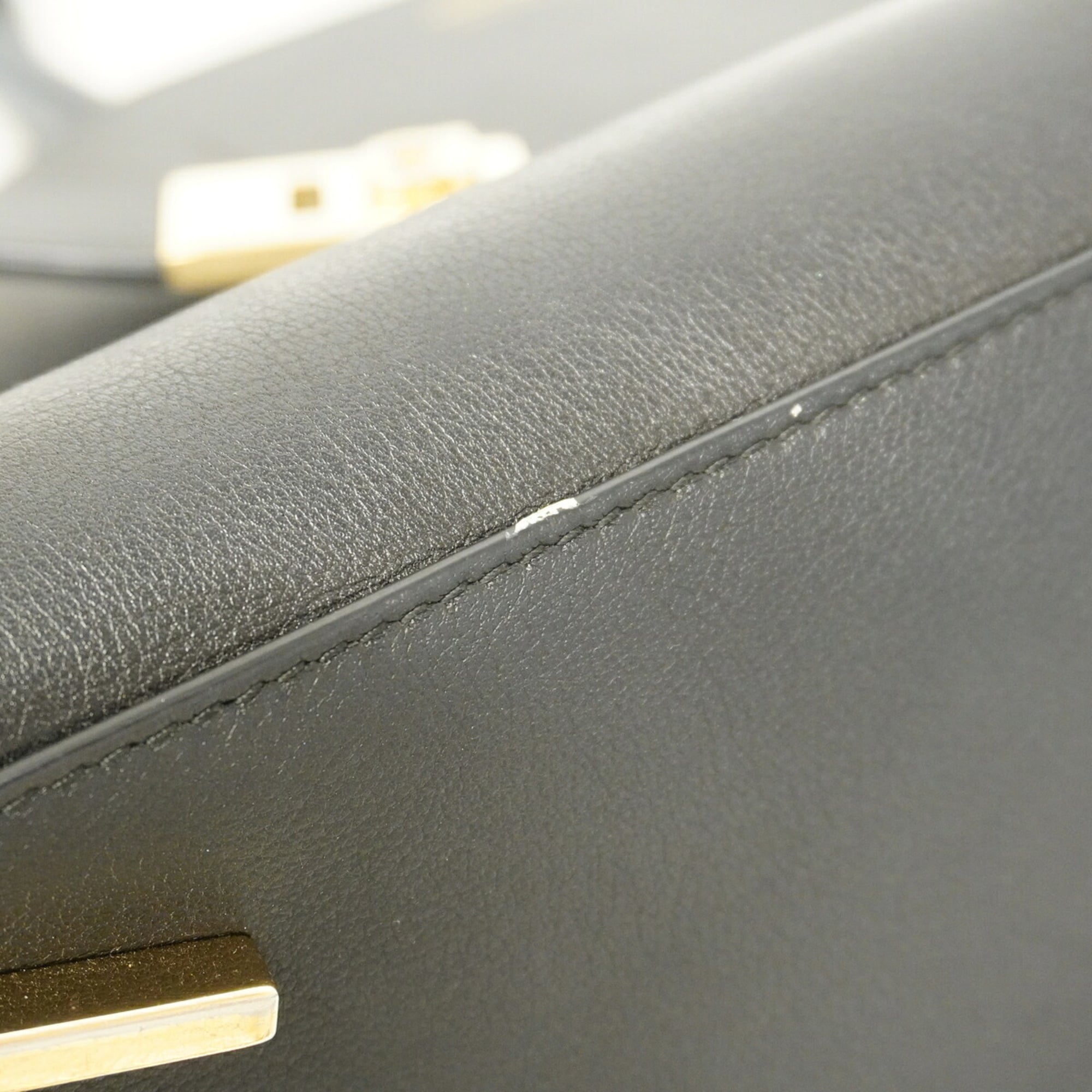 Salvatore Ferragamo Black Leather Handbag (Pre-Owned)