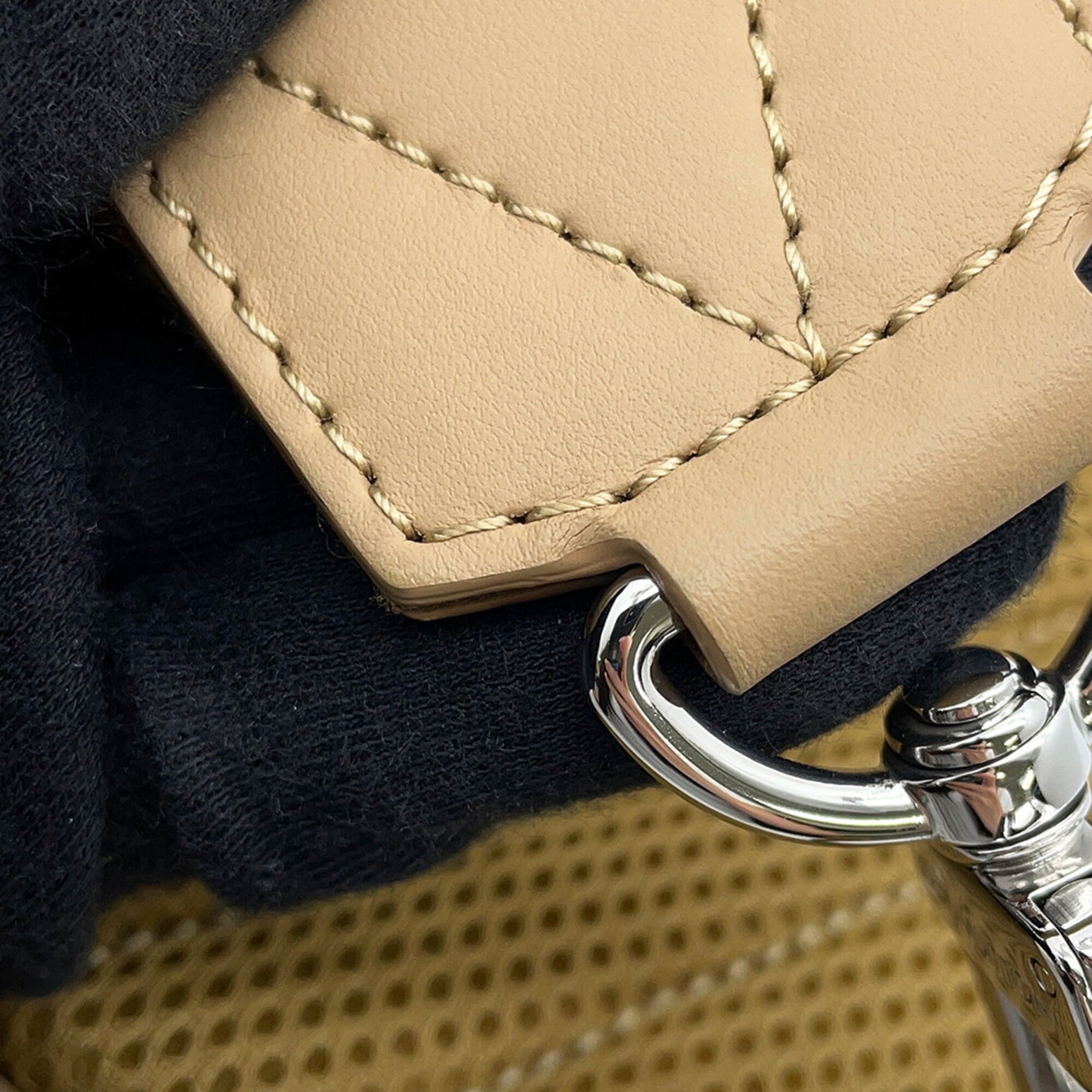 Louis Vuitton Beige Leather Handbag Sling Bag (Pre-Owned)