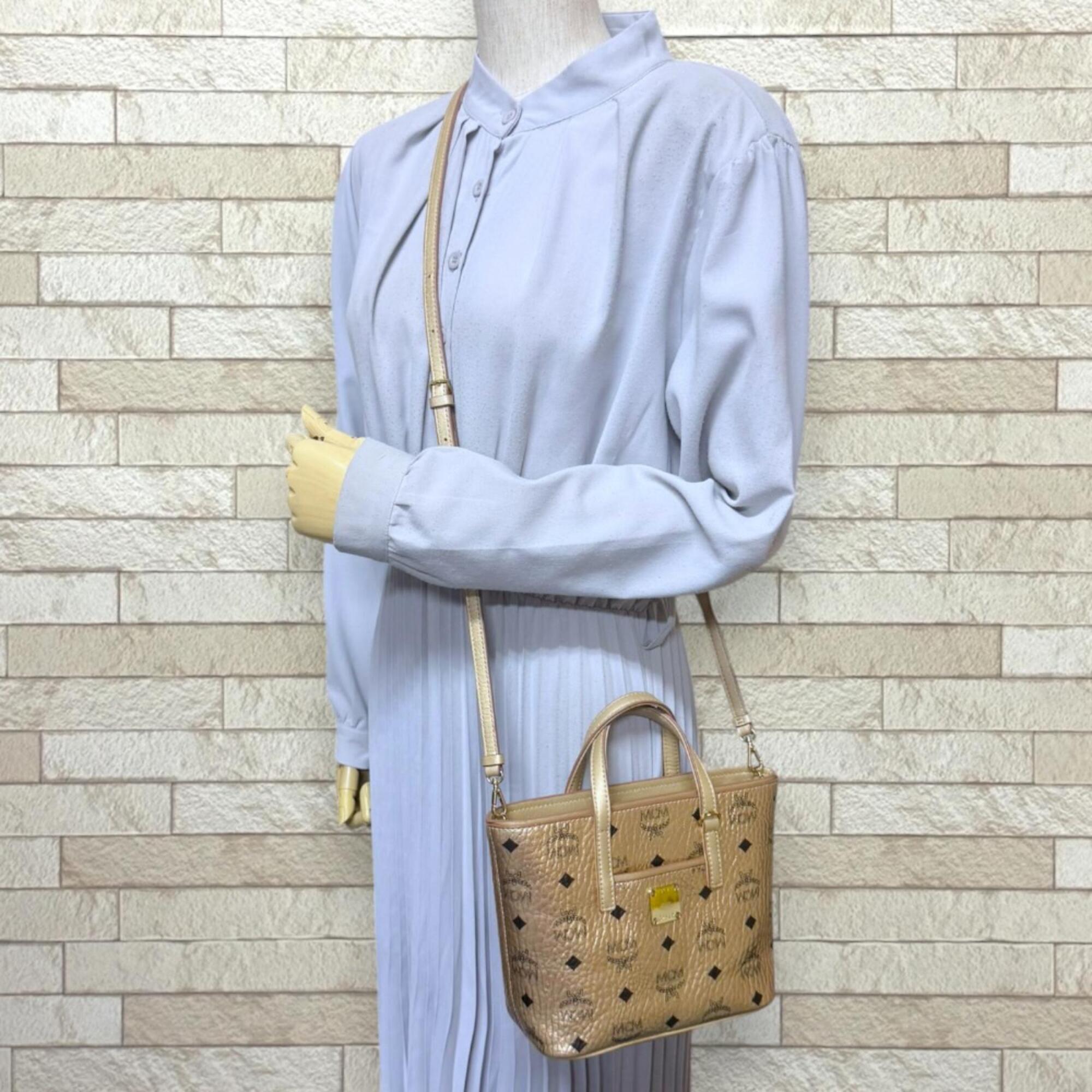 Mcm Gold Leather Shoulder Bag (Pre-Owned)