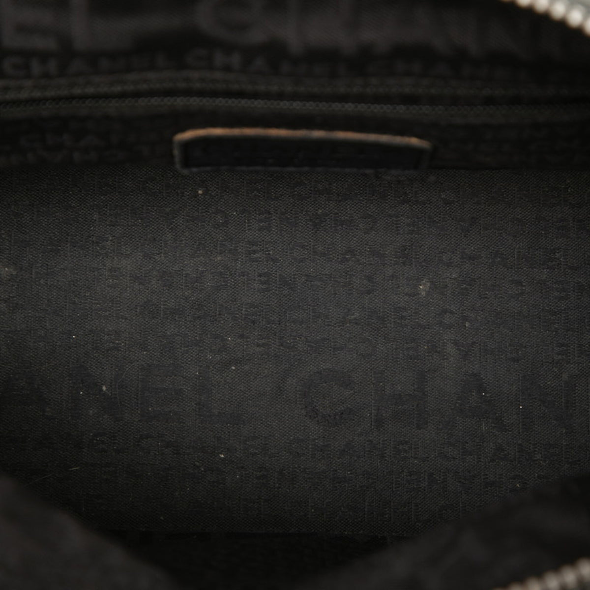 Chanel Black Grained Calfskin Handbag Shoulder Bag (Pre-Owned)