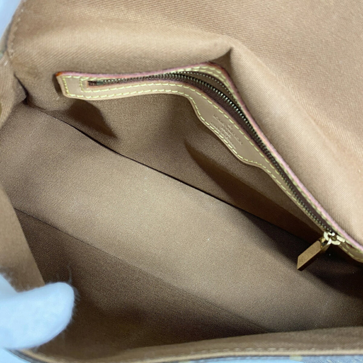 Louis Vuitton Brown Shoulder Bag (Pre-Owned)