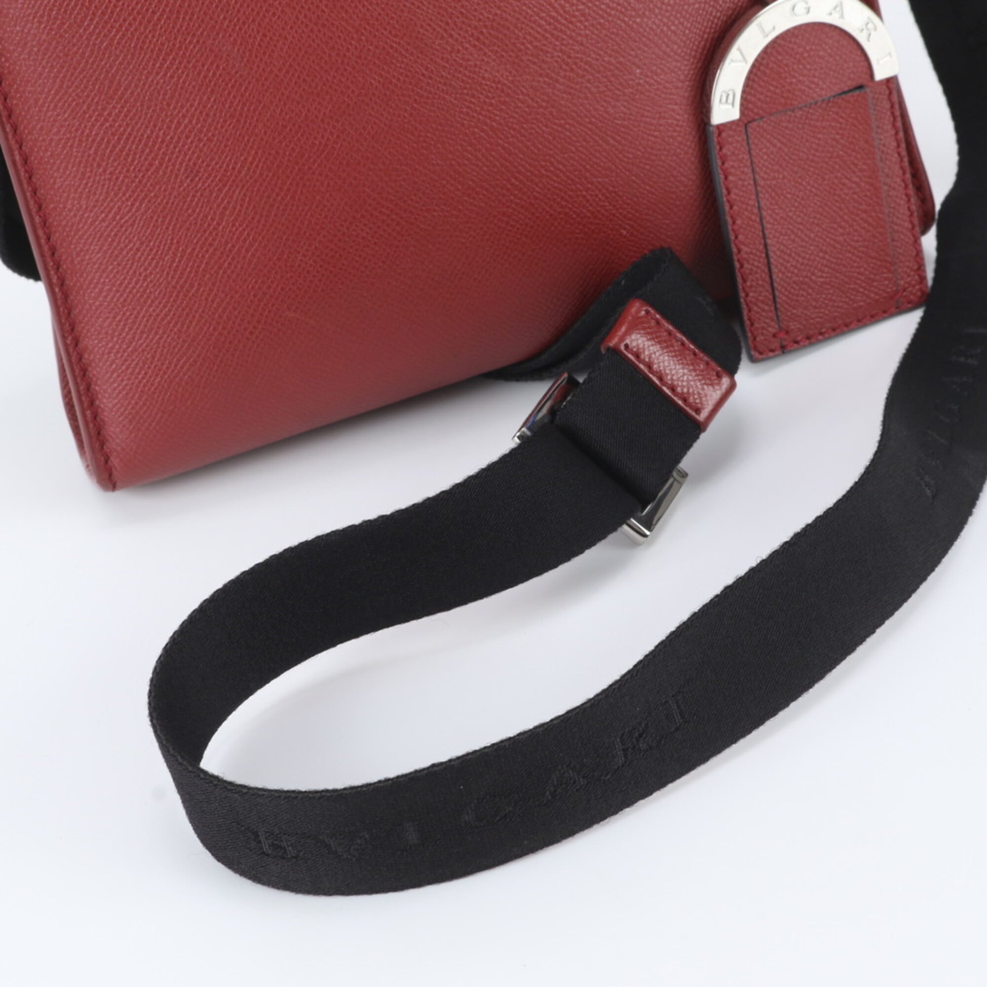 Bvlgari Red Color Leather Messenger Bag Shoulder Bag (Pre-Owned)