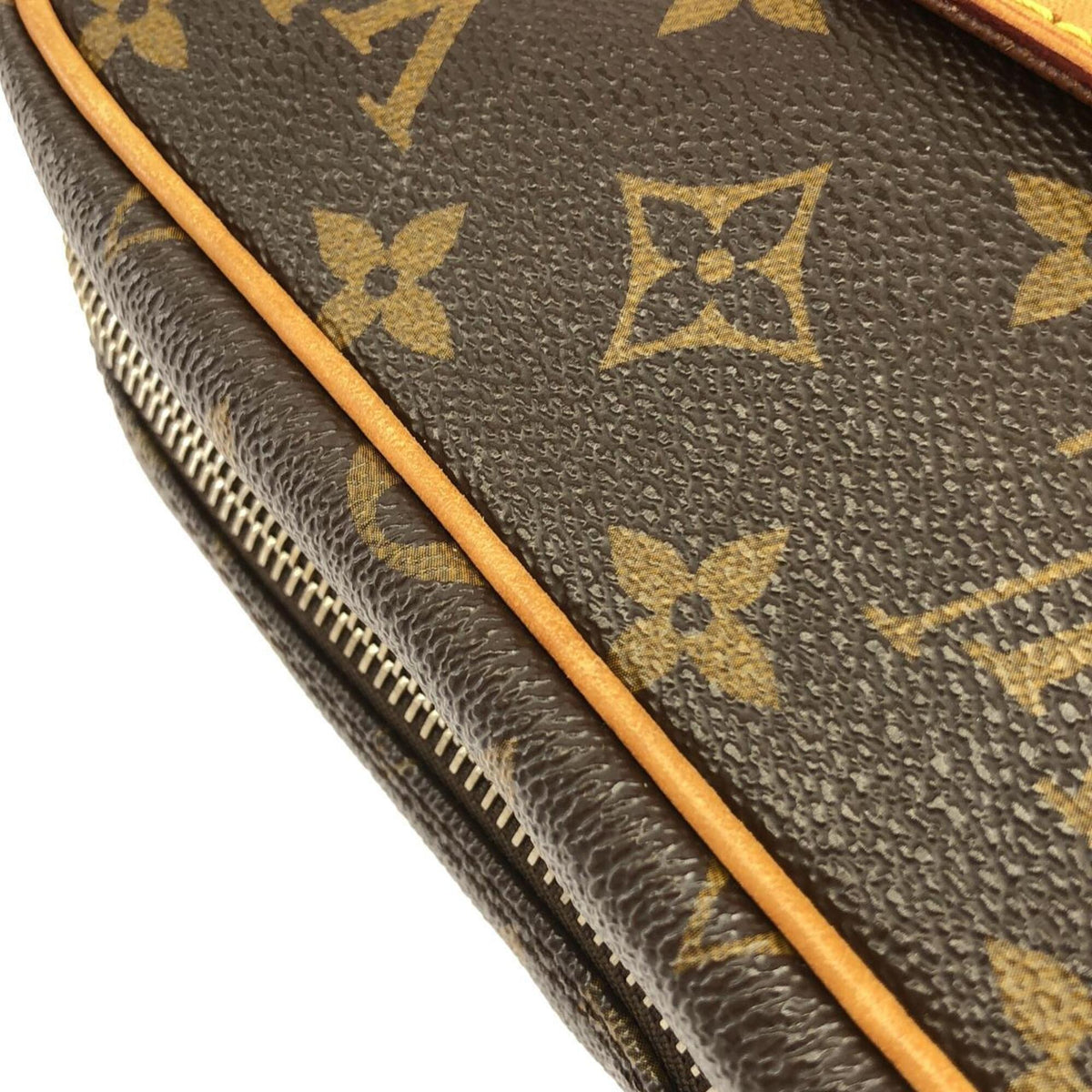 Louis Vuitton Marron Coated Canvas Shoulder Bag (Pre-Owned)