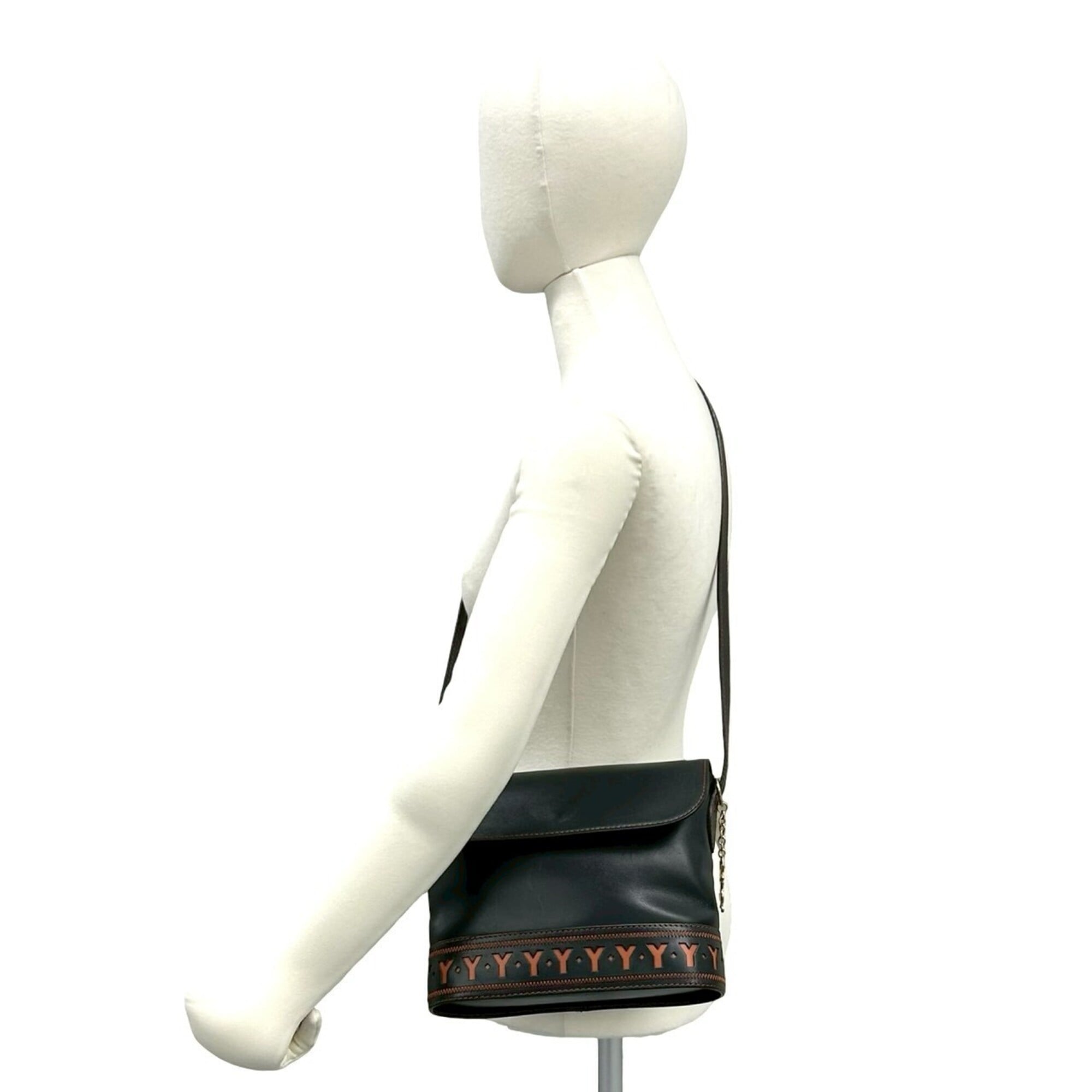 Yves Saint Laurent Black Leather Shoulder Bag (Pre-Owned)