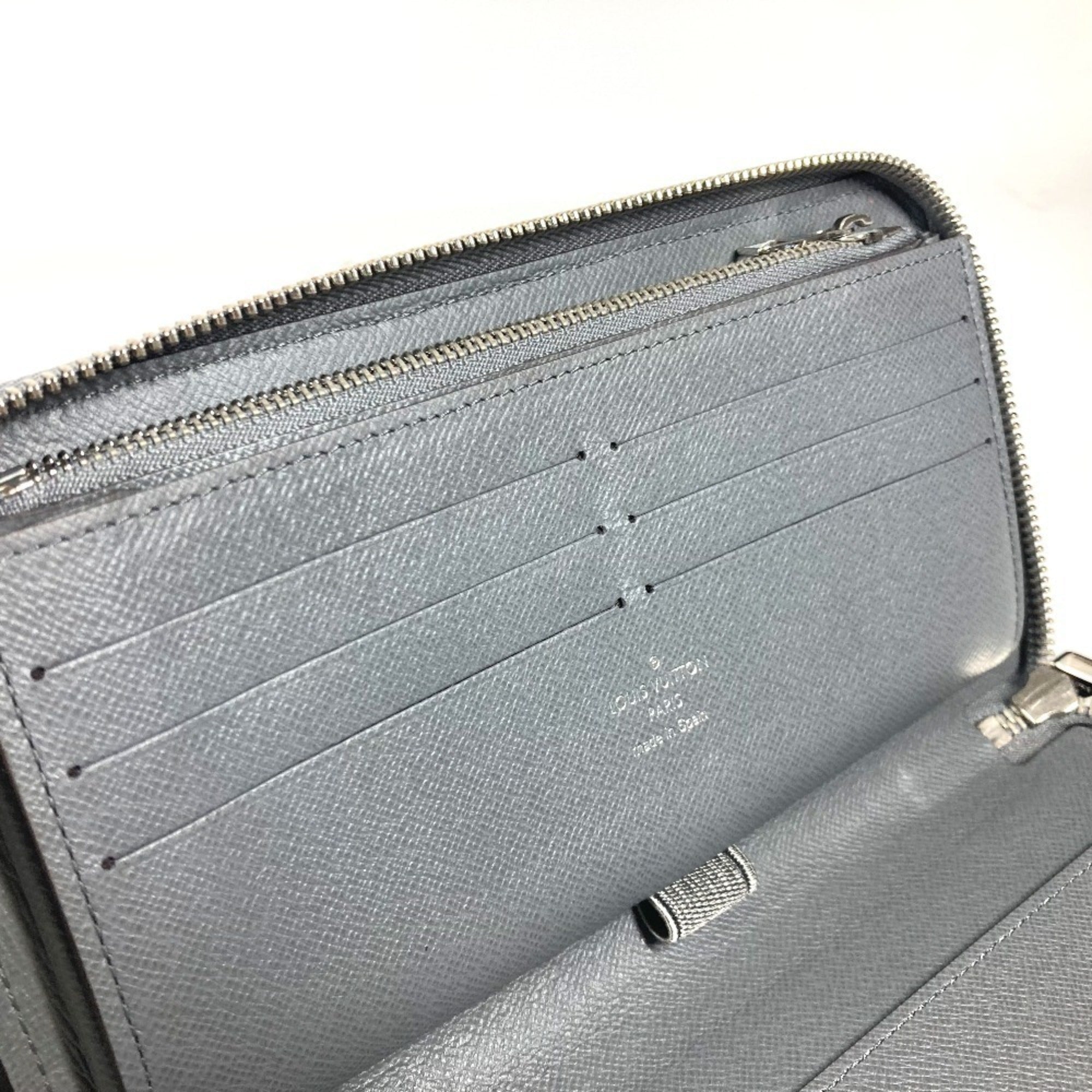 Louis Vuitton Glacier Gray Taiga Leather Long Wallet (Bi-Fold) (Pre-Owned)
