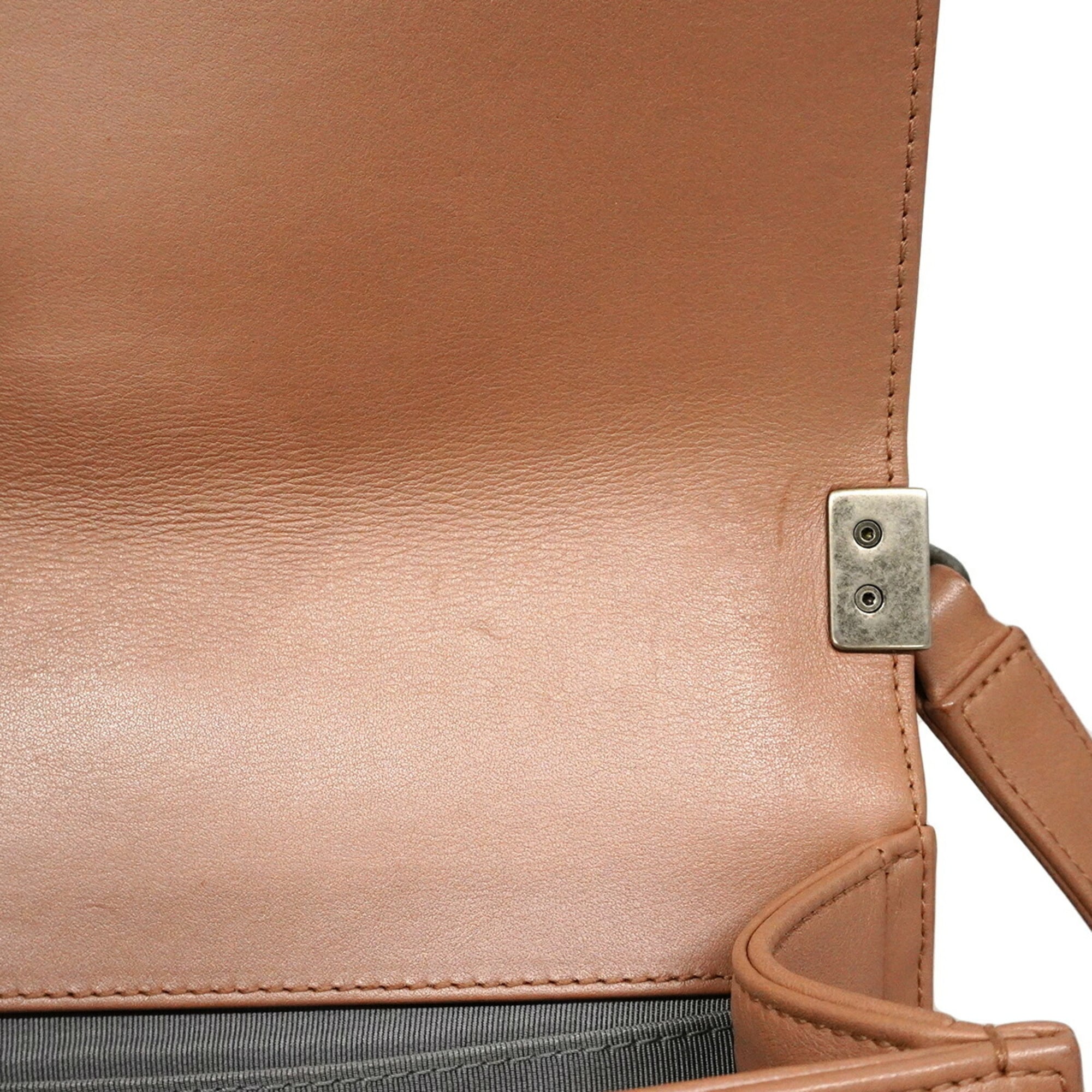 Chanel Pink Leather Shoulder Bag (Pre-Owned)