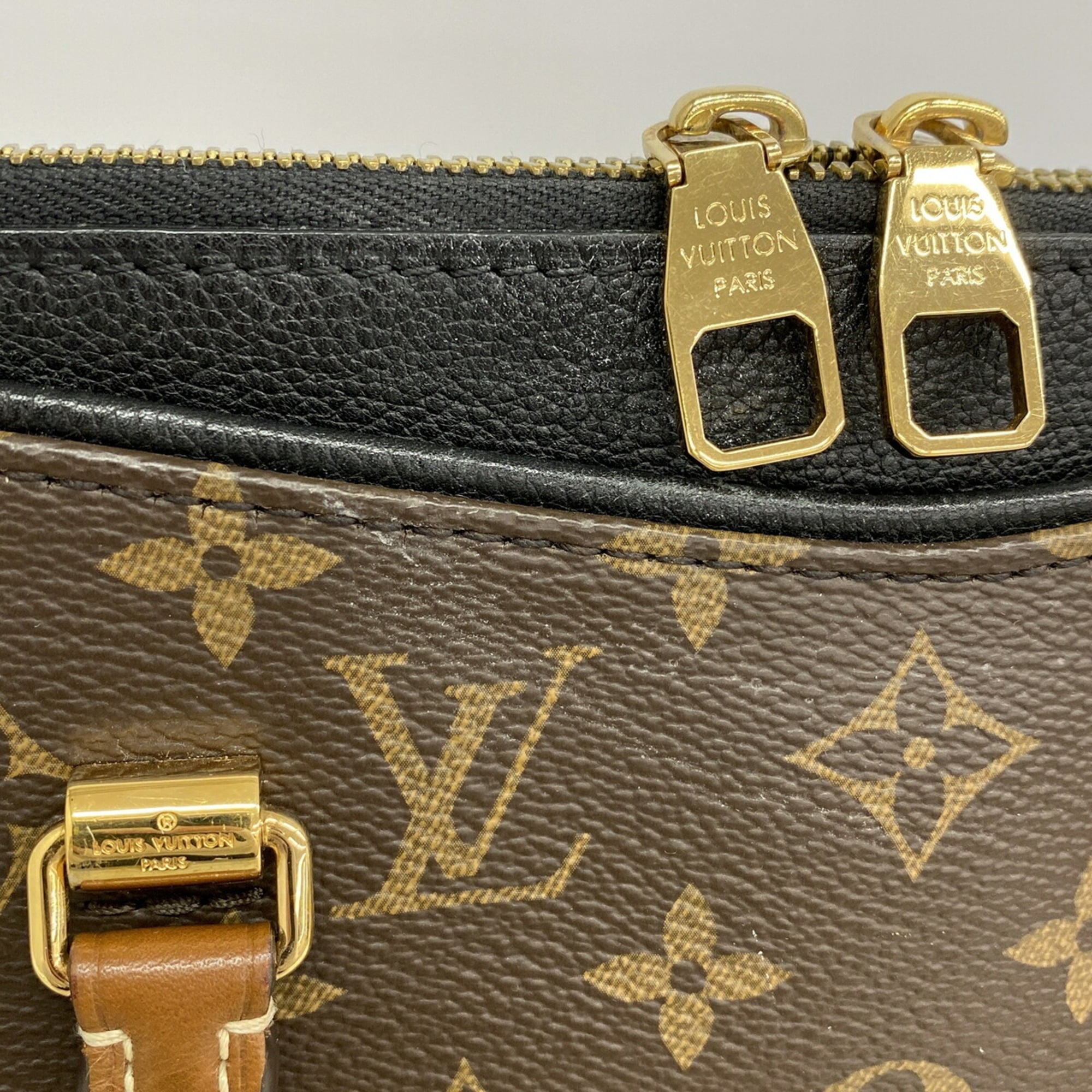 Louis Vuitton Noir Handbag (Pre-Owned)