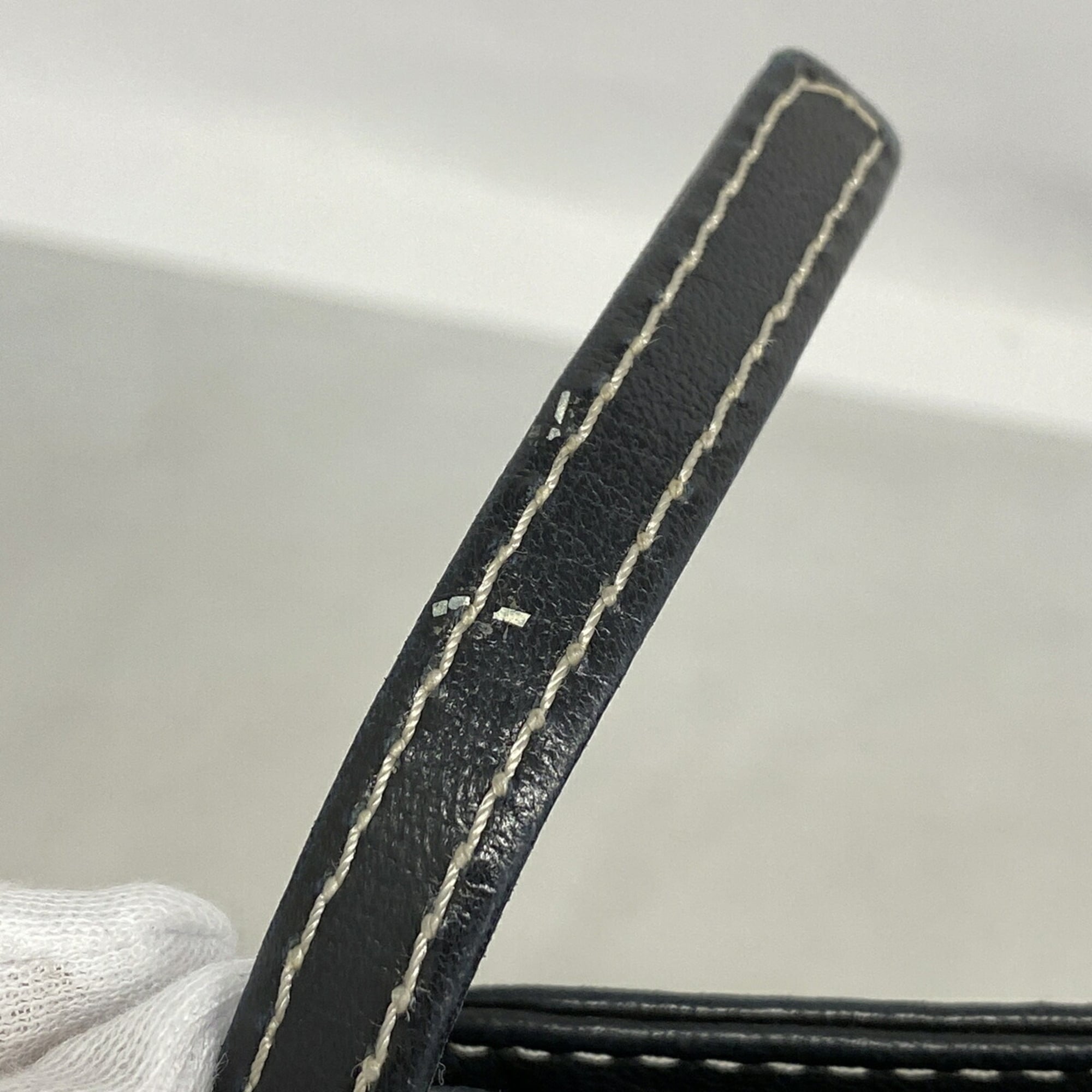 Chanel Black Leather Shoulder Bag (Pre-Owned)