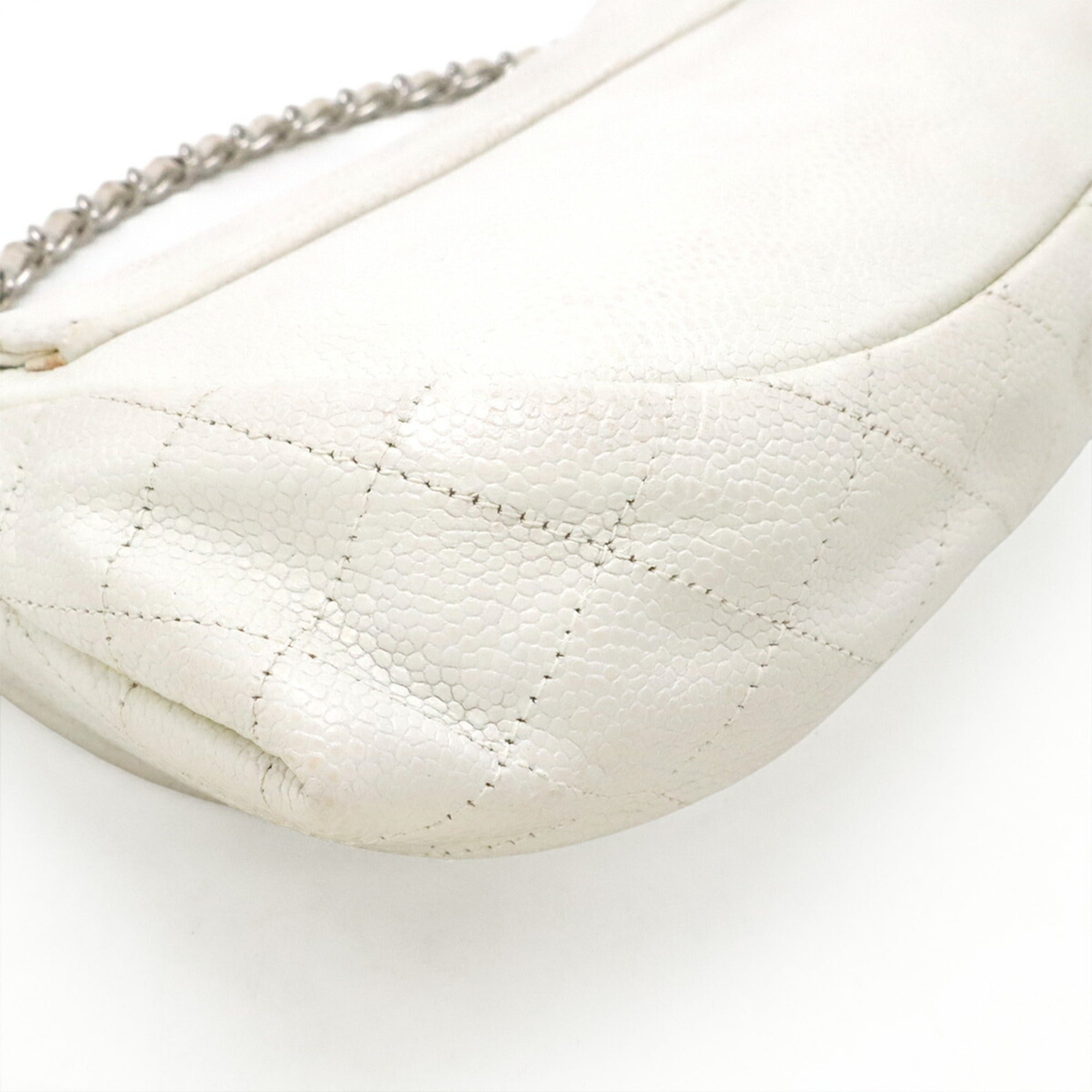 Chanel White Grained Calfskin Pochette Shoulder Bag (Pre-Owned)