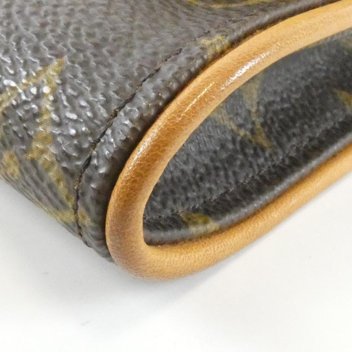 Louis Vuitton Marron Coated Canvas Pochette Shoulder Bag (Pre-Owned)