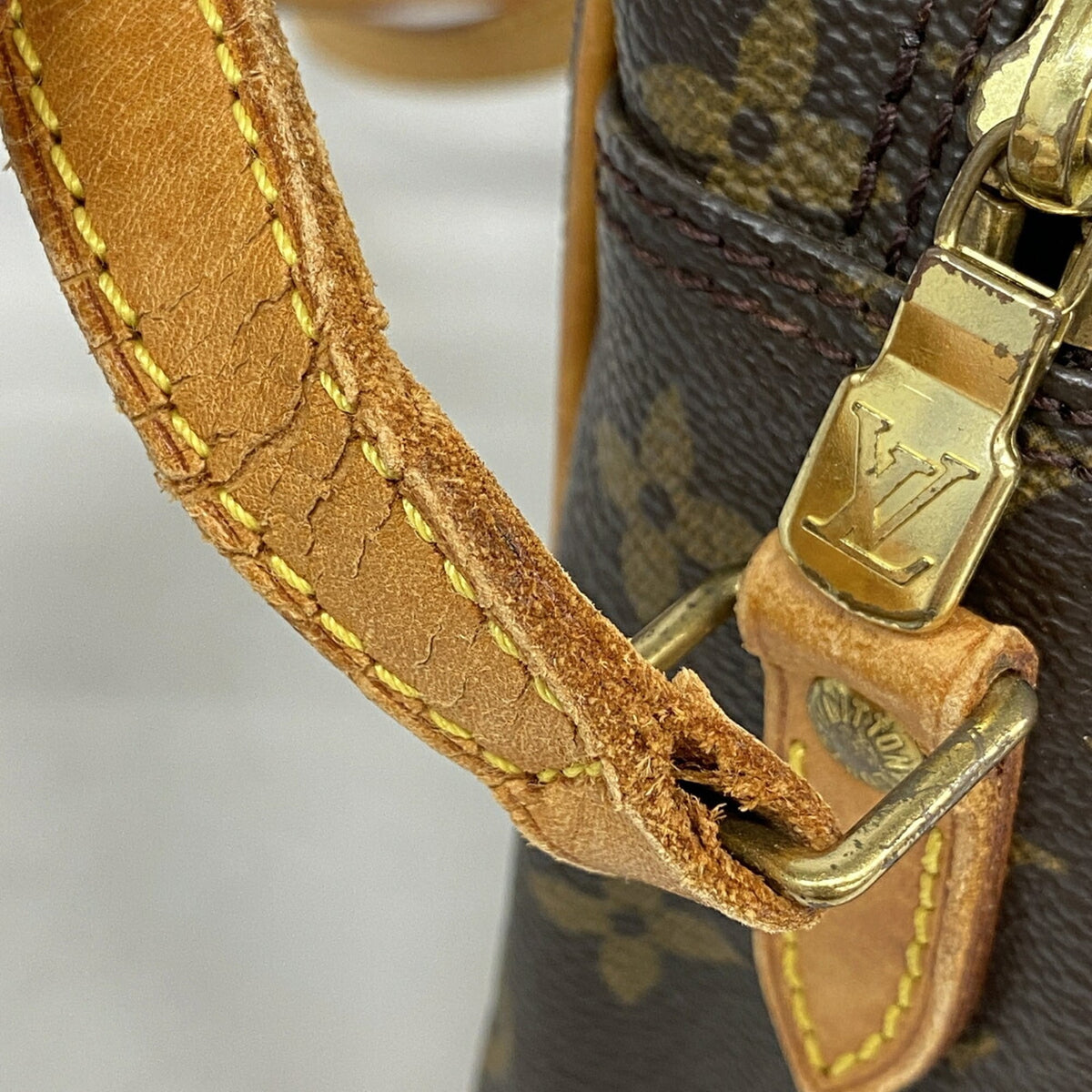 Louis Vuitton Brown Shoulder Bag (Pre-Owned)