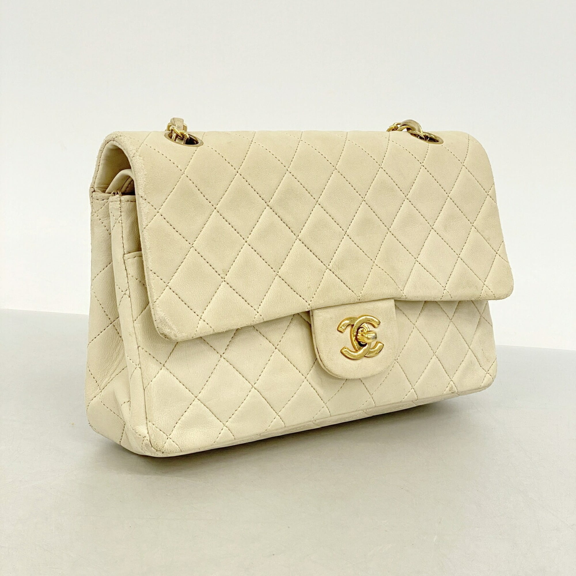 Chanel Beige Leather Shoulder Bag (Pre-Owned)