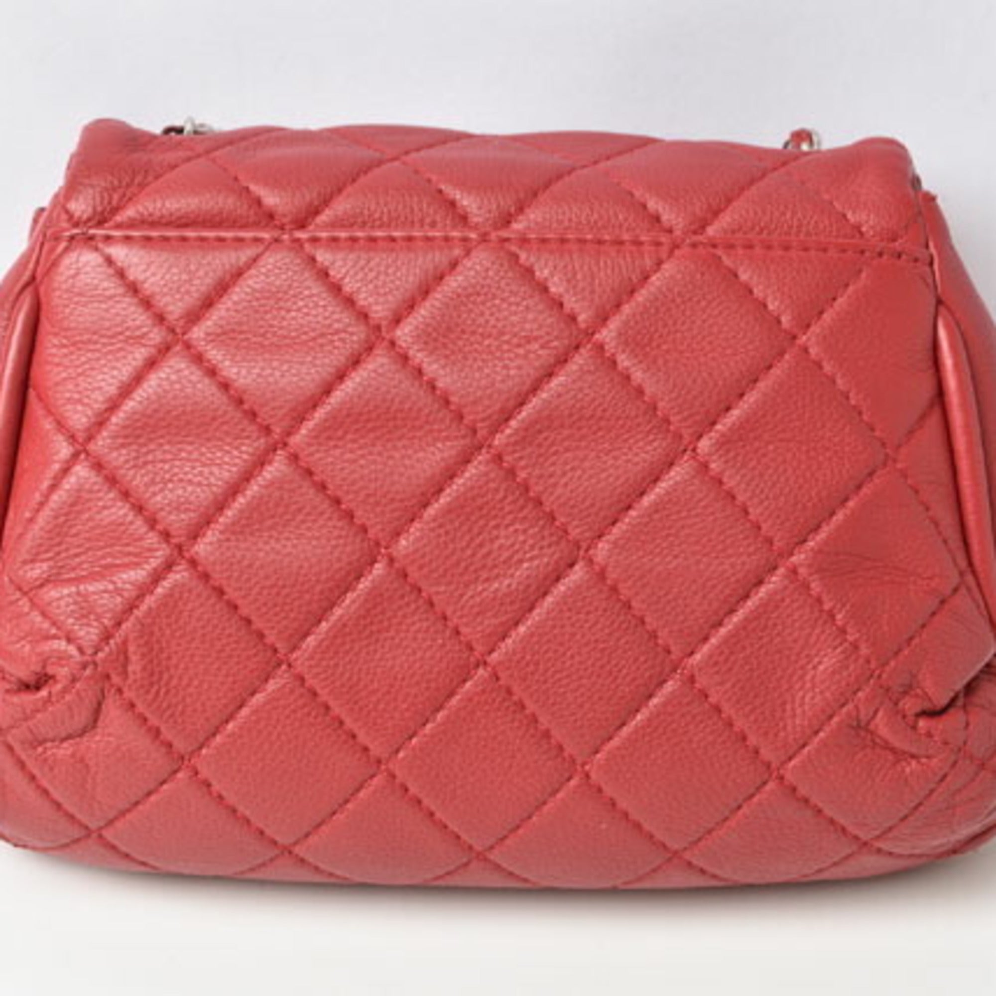 Chanel Red Color Leather Shoulder Bag (Pre-Owned)