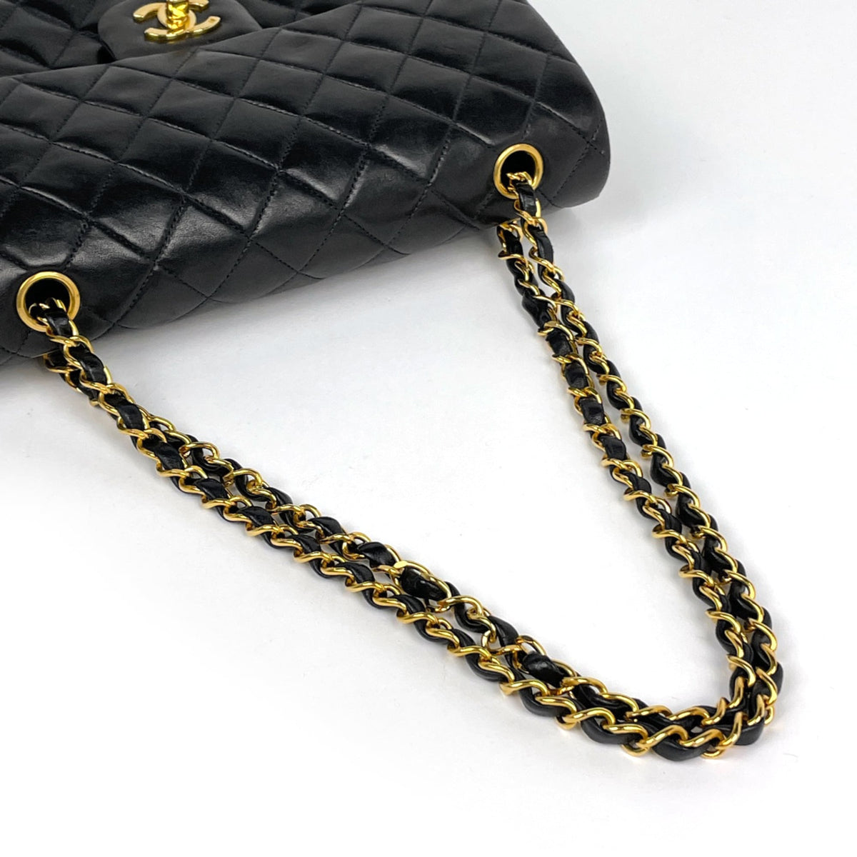 Chanel Black Leather Shoulder Bag (Pre-Owned)