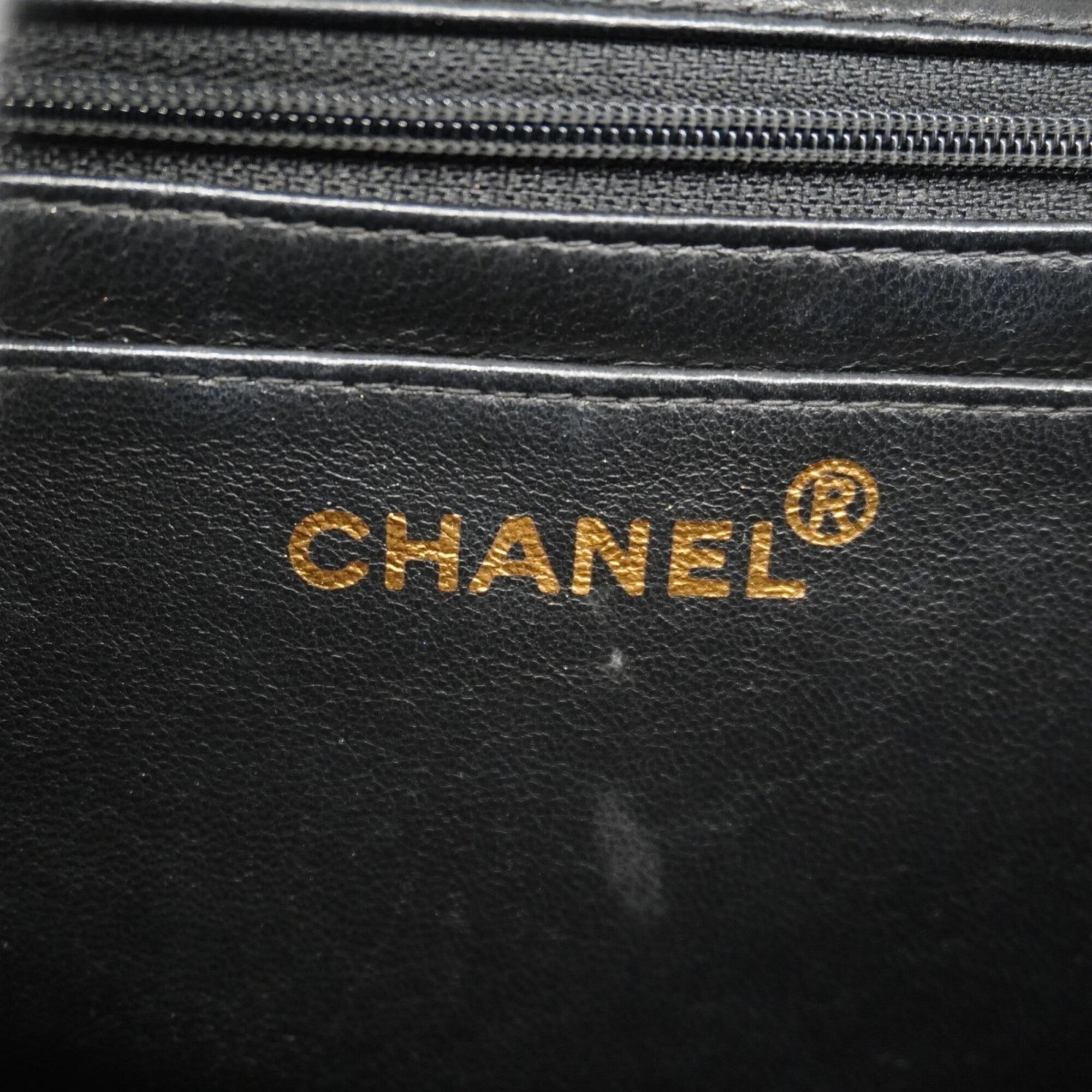 Chanel Black Leather Handbag (Pre-Owned)
