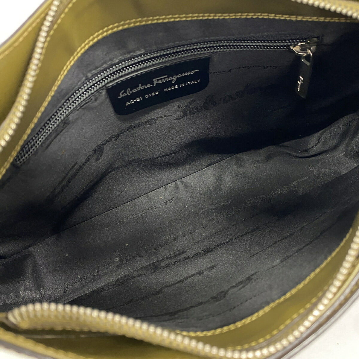Salvatore Ferragamo Brown Khaki Leather Shoulder Bag (Pre-Owned)
