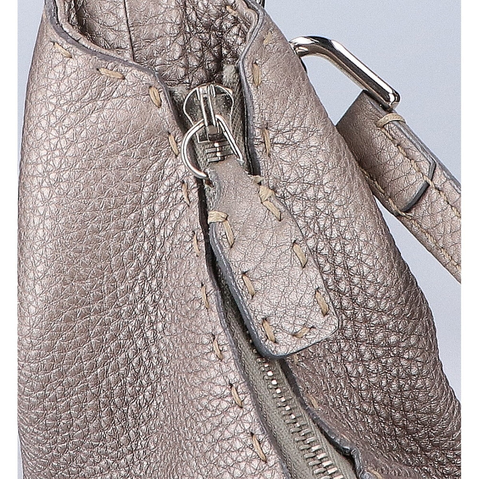 Fendi Gray Silver Leather Shoulder Bag (Pre-Owned)