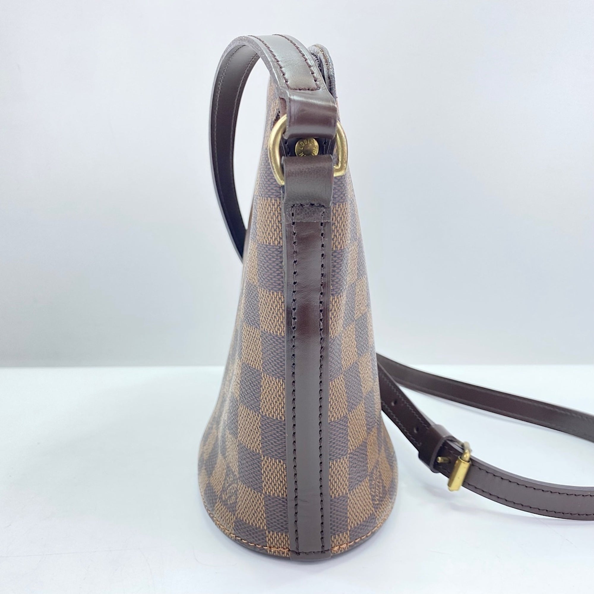 Louis Vuitton Brown Shoulder Bag (Pre-Owned)