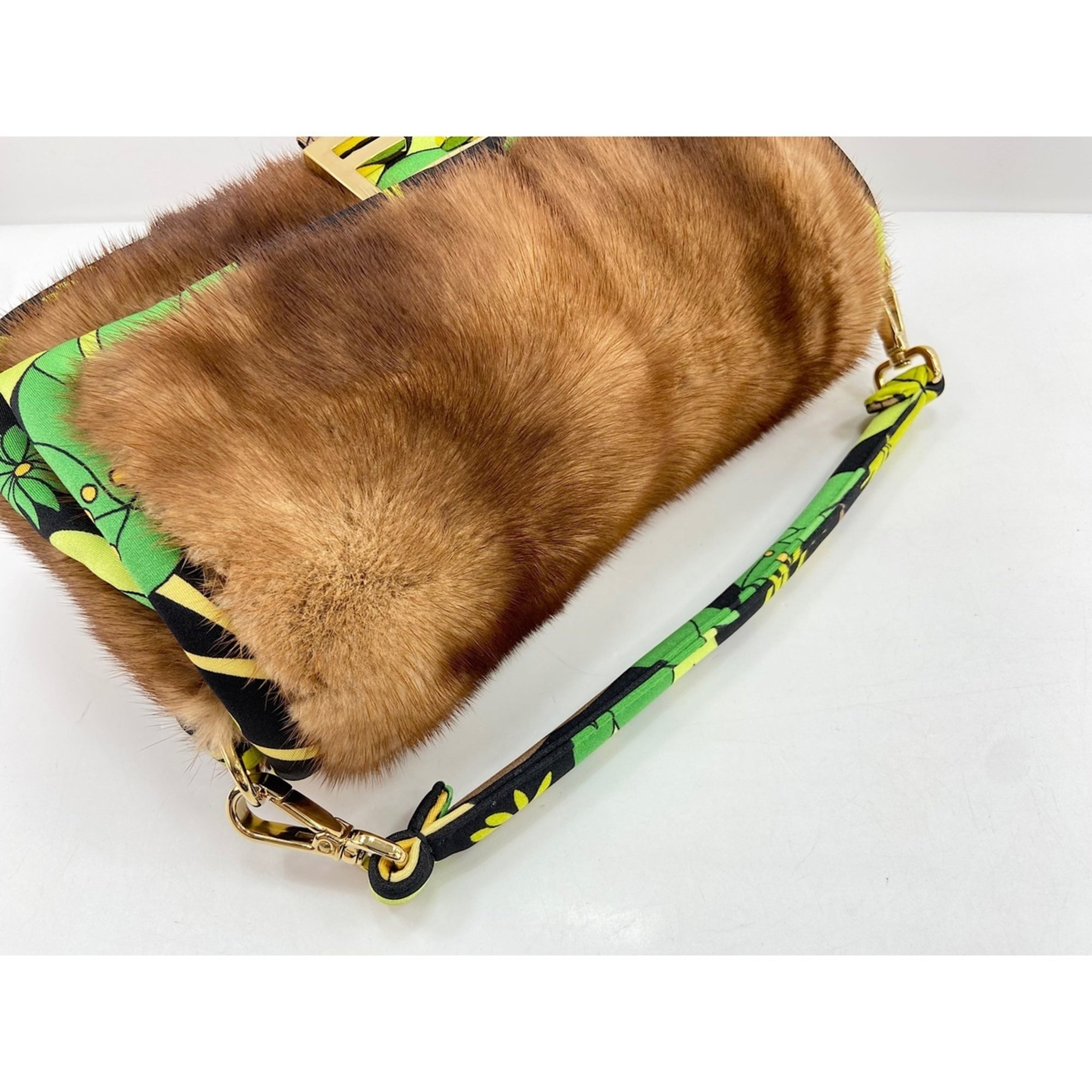 Fendi Green Shoulder Bag (Pre-Owned)