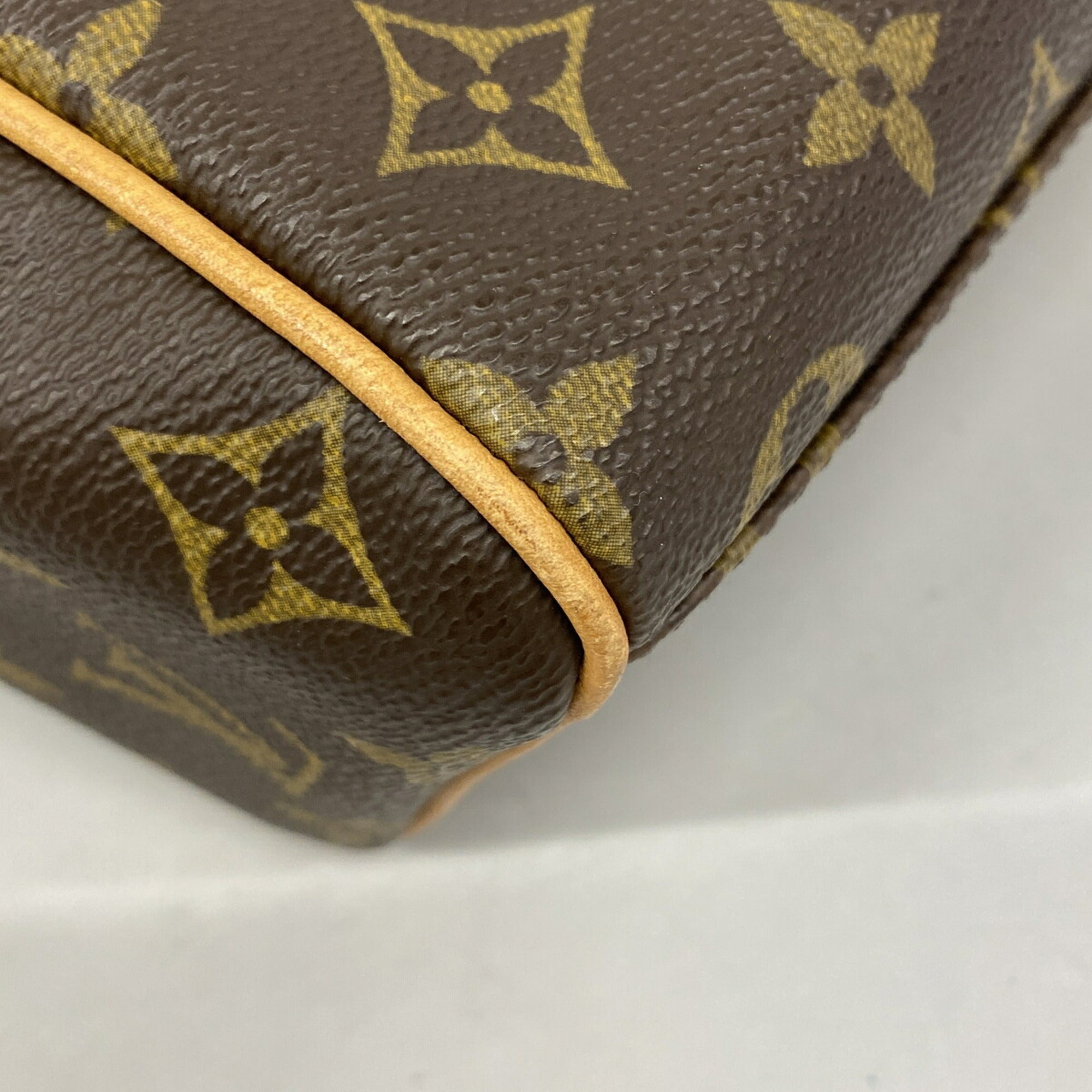 Louis Vuitton Brown Shoulder Bag (Pre-Owned)