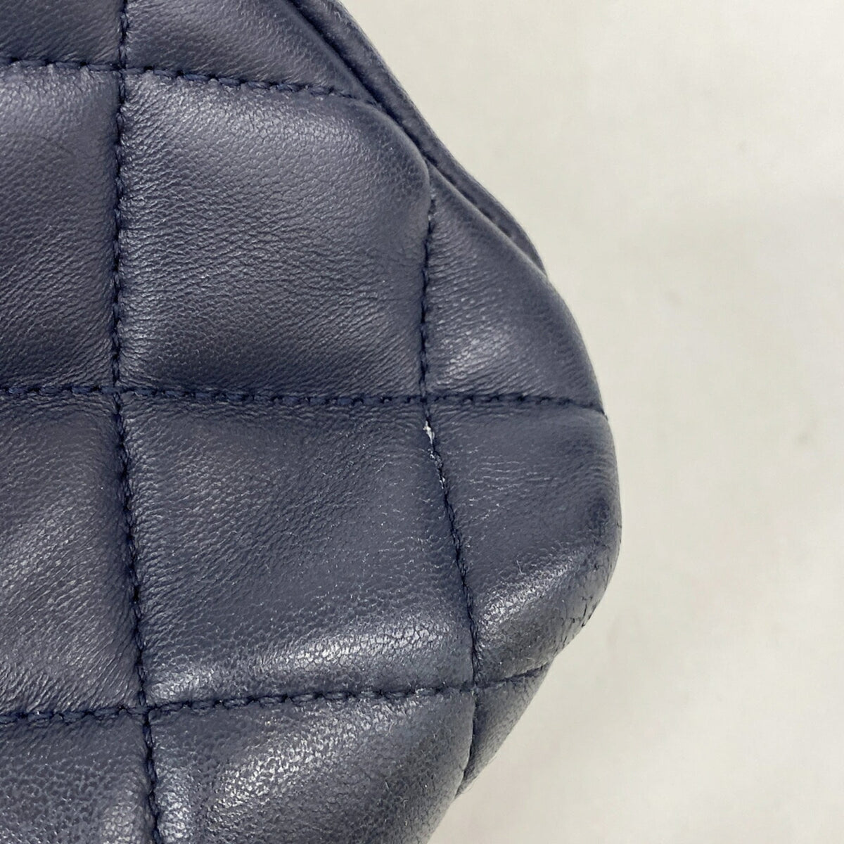 Chanel Navy Leather Handbag (Pre-Owned)
