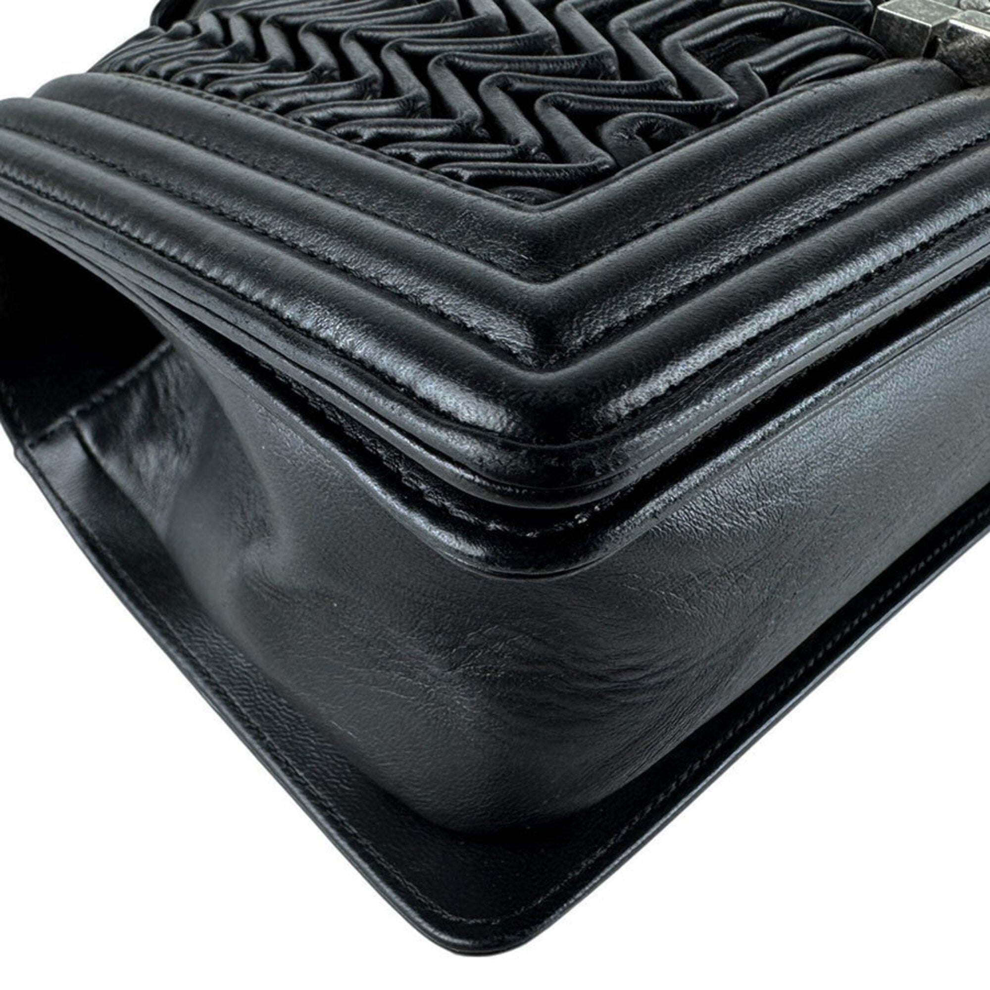 Chanel Black Leather Shoulder Bag (Pre-Owned)