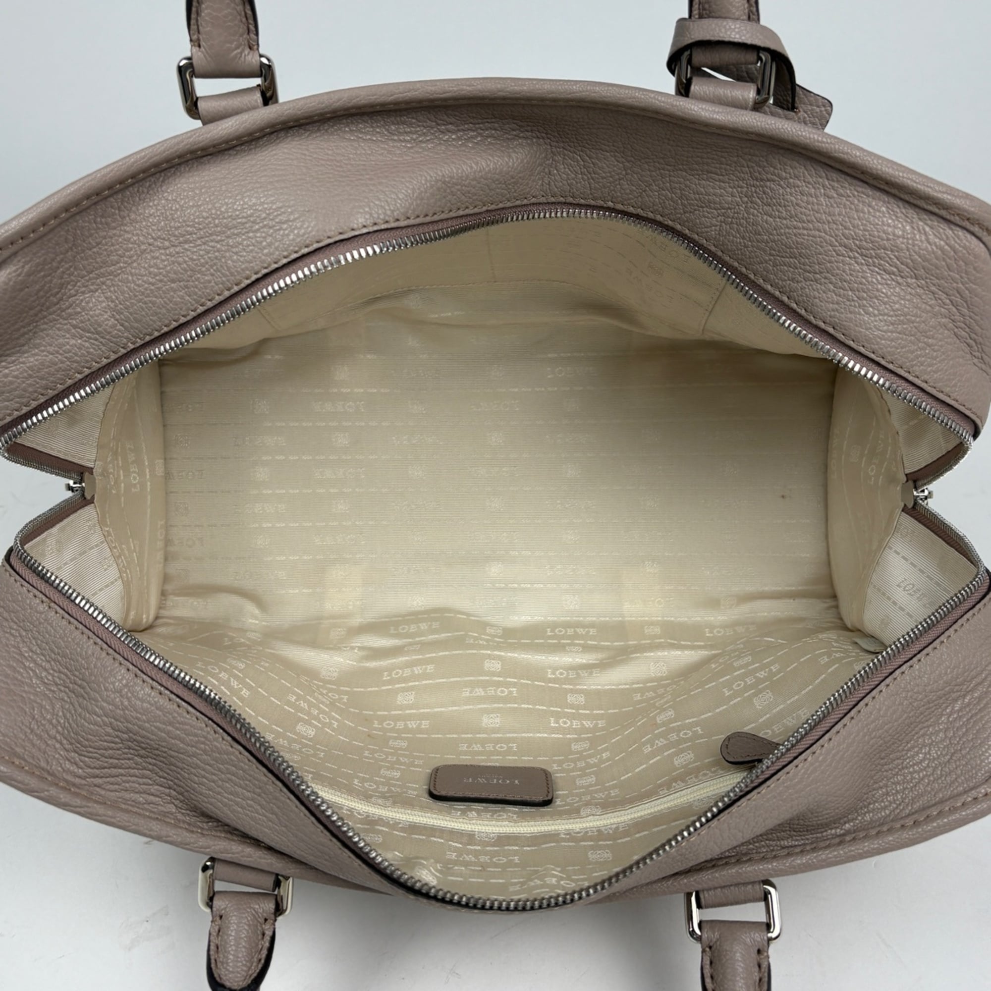 Loewe Amazona Grayish Leather Boston Bag (Pre-Owned)