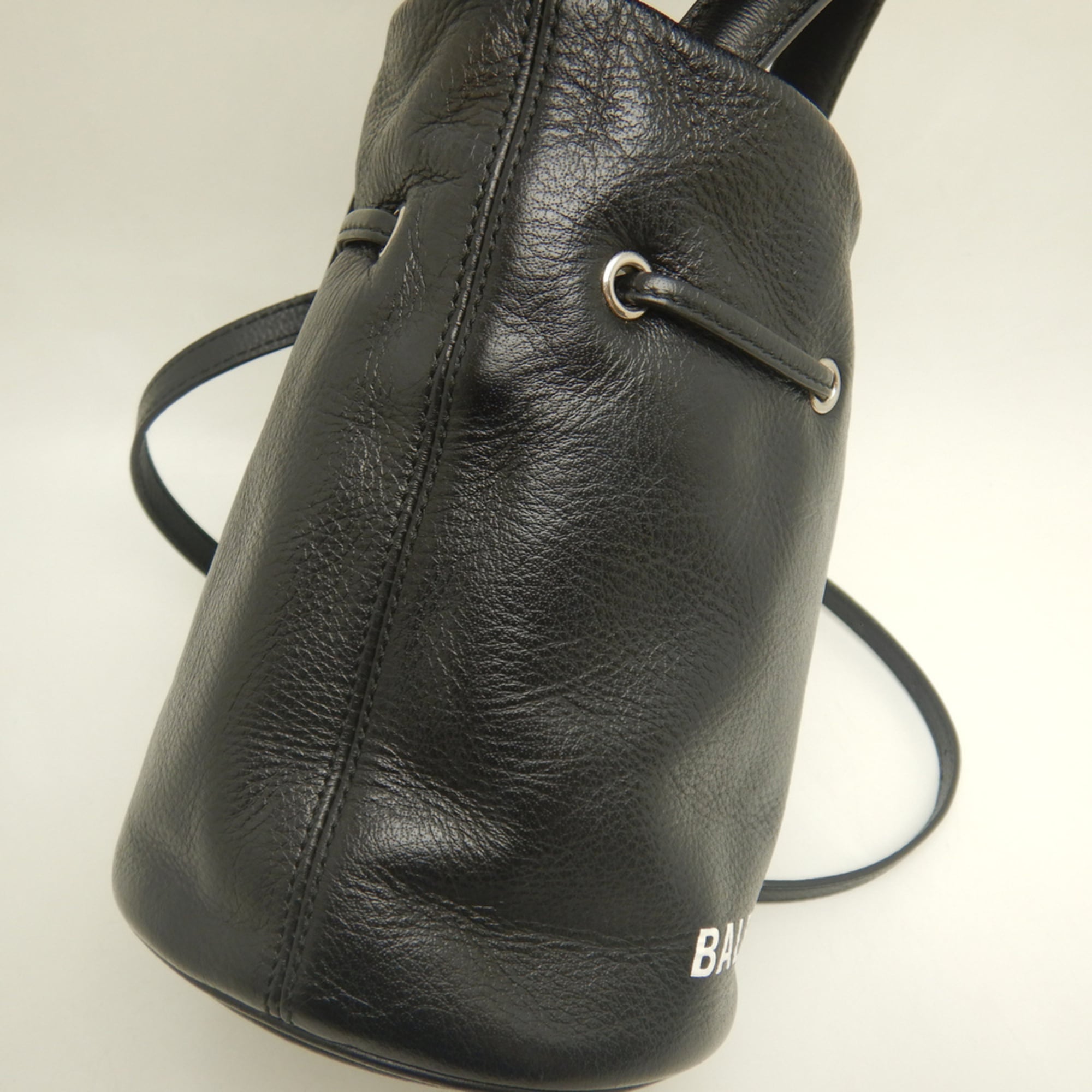 Balenciaga Black Leather Shoulder Bag (Pre-Owned)