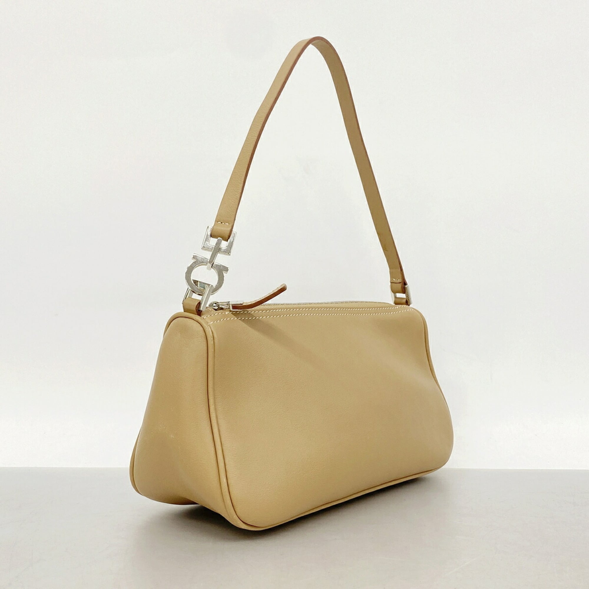 Salvatore Ferragamo Light Brown Leather Handbag (Pre-Owned)
