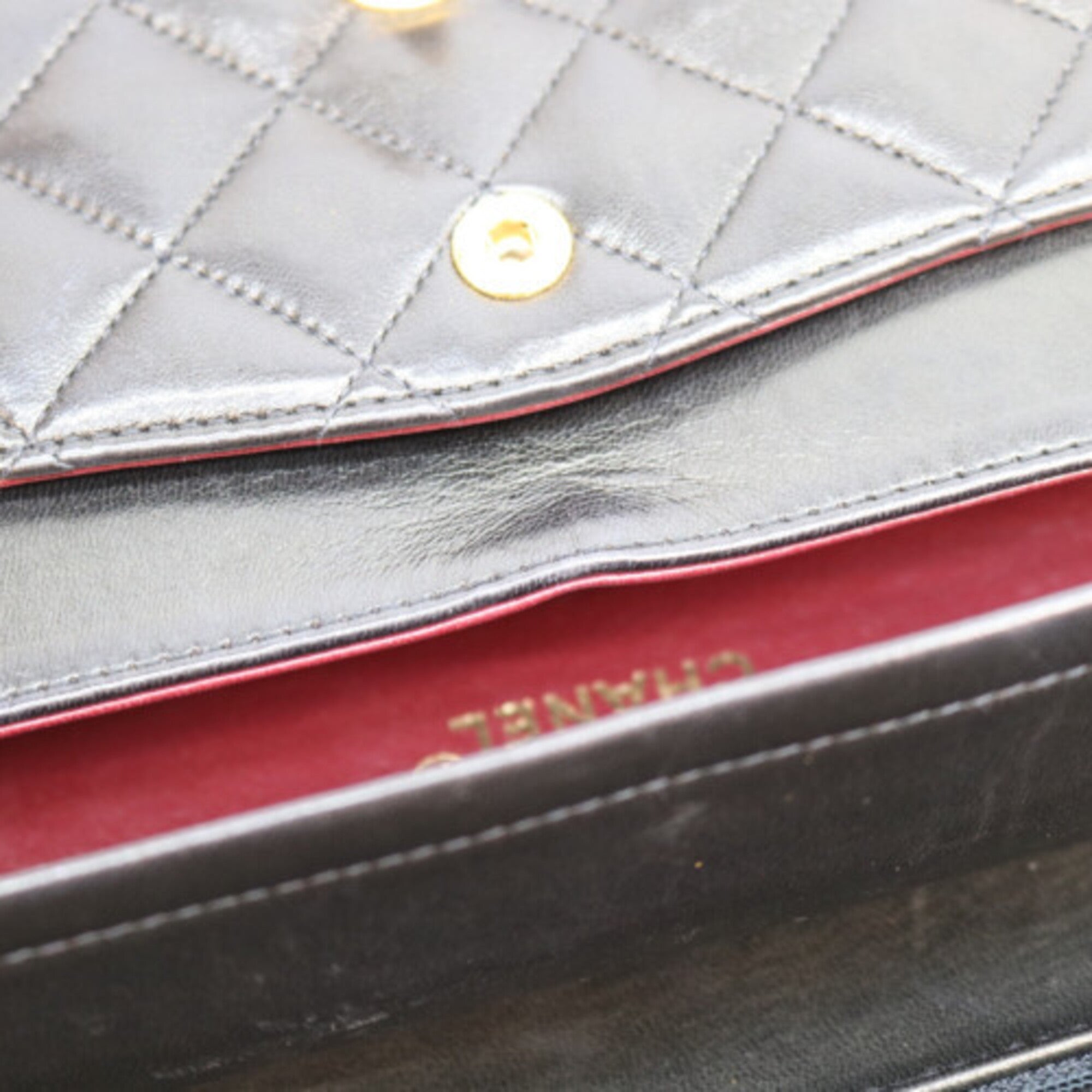 Chanel Black Leather Shoulder Bag (Pre-Owned)