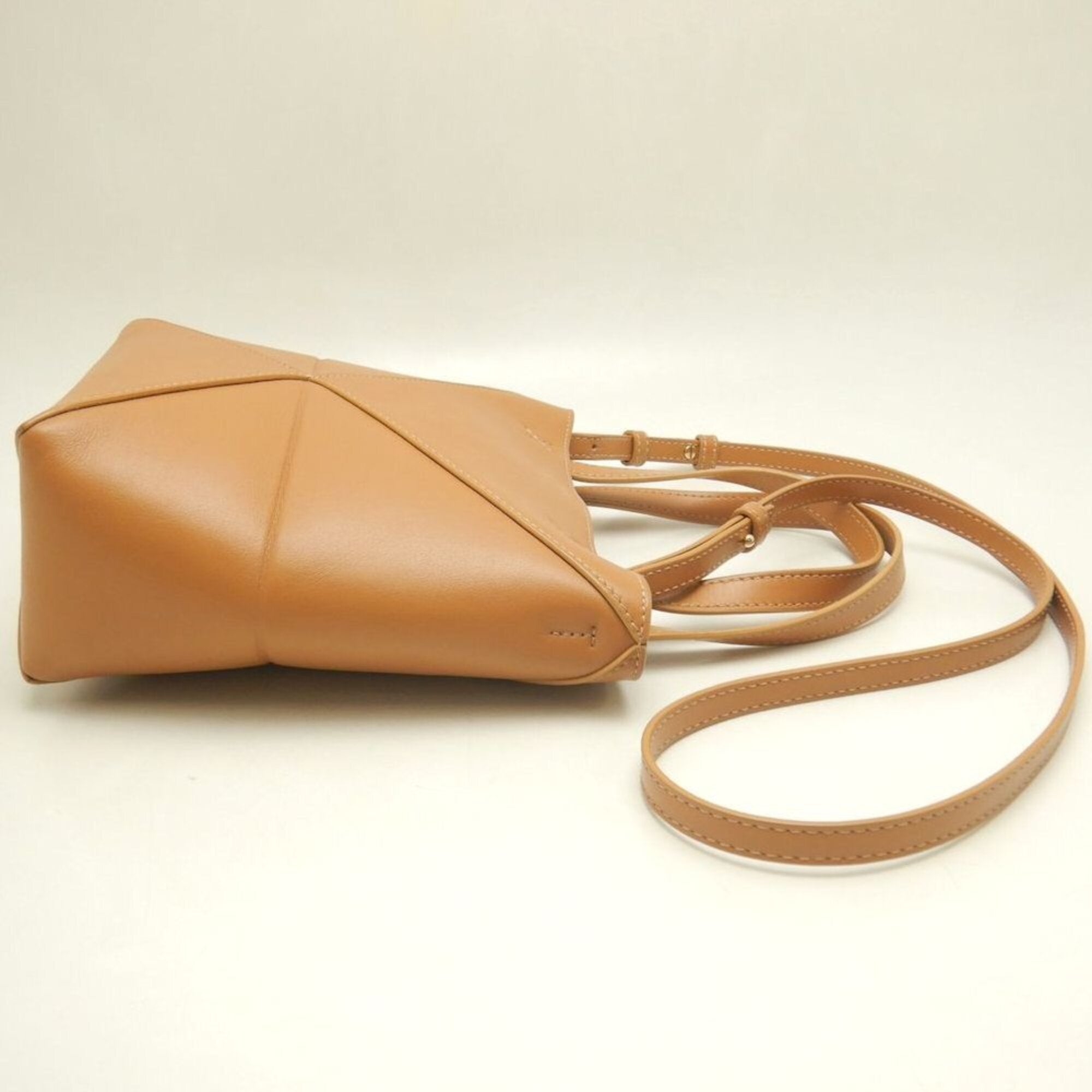 Loewe Gold Leather Tote Bag (Pre-Owned)
