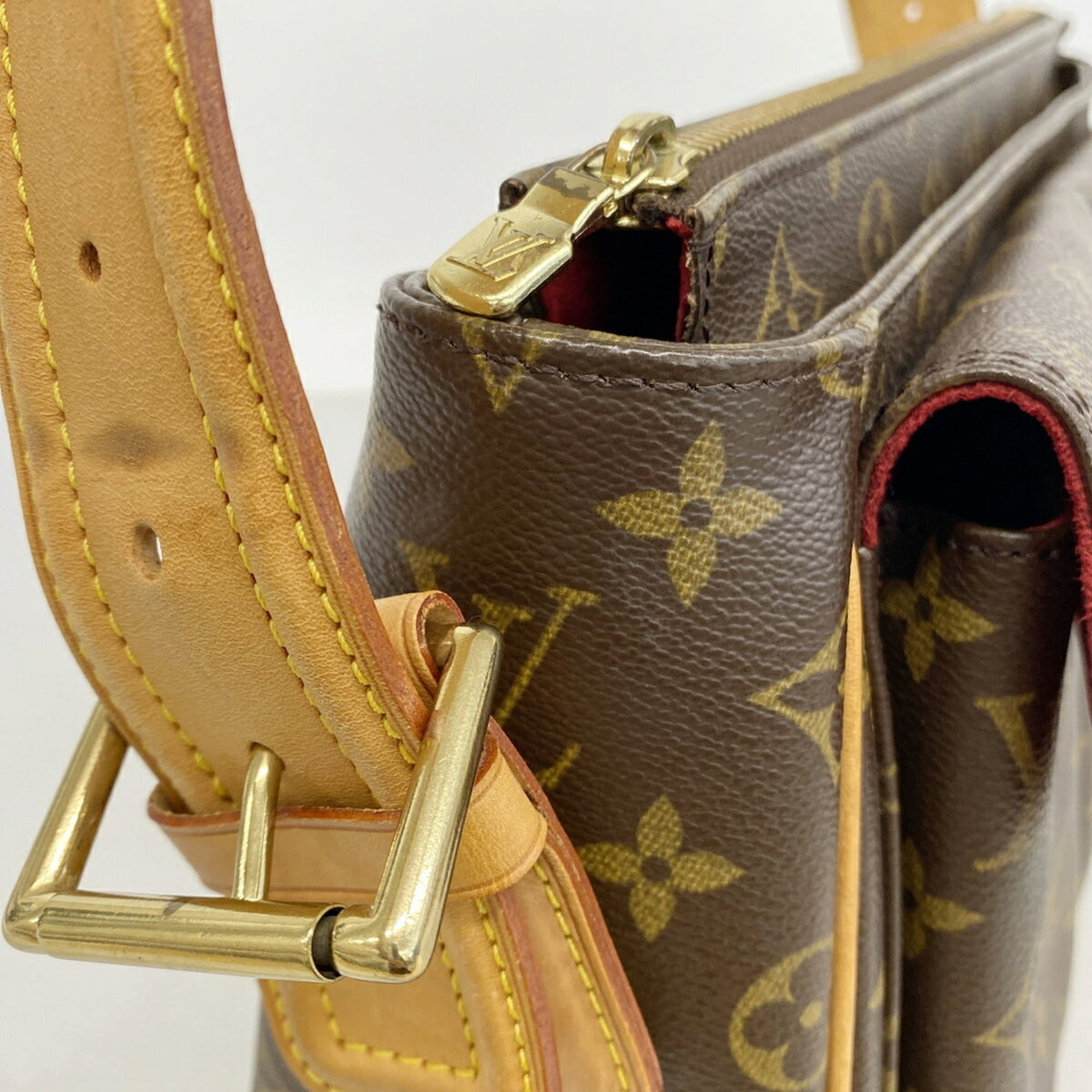 Louis Vuitton Brown Shoulder Bag (Pre-Owned)