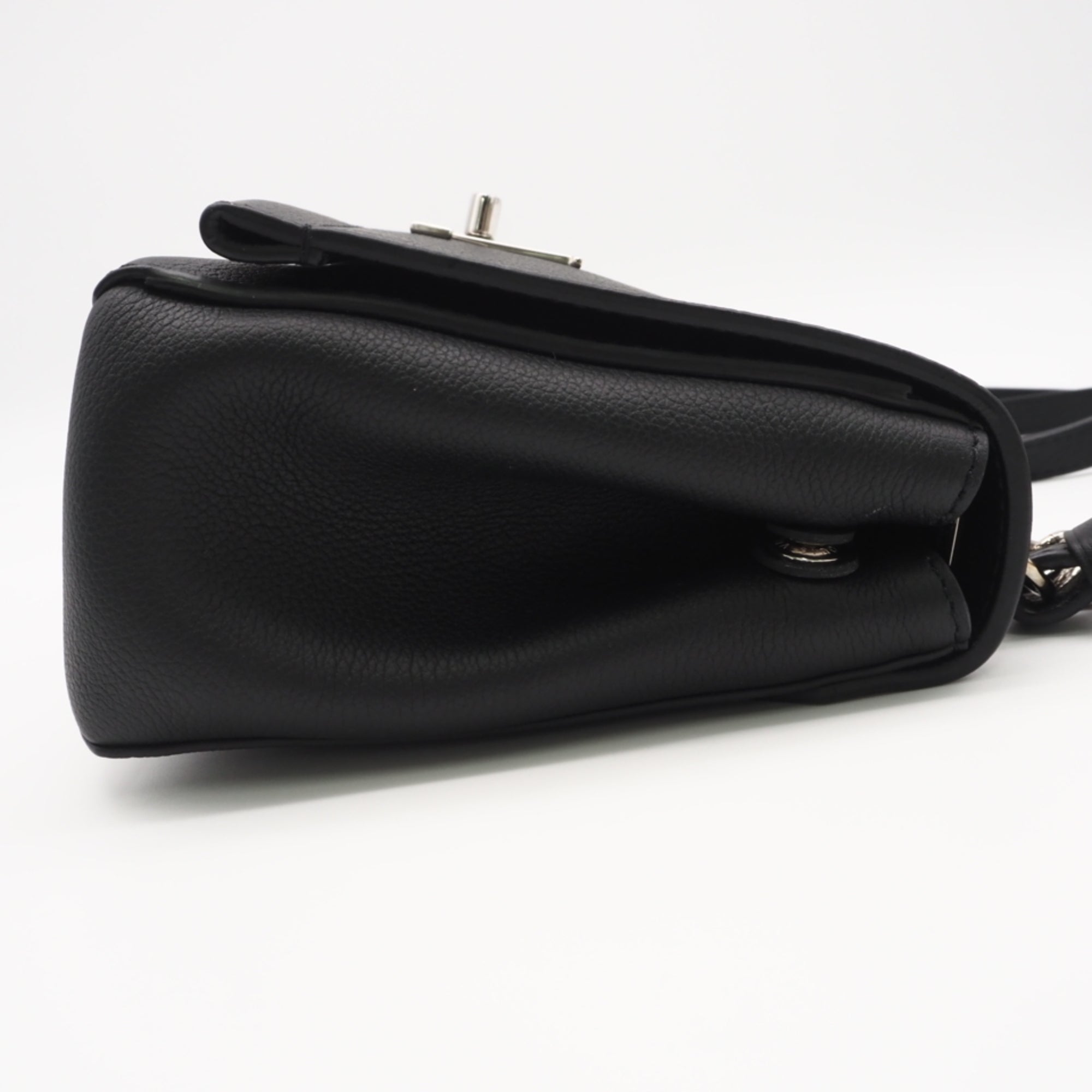 Louis Vuitton Black Leather Shoulder Bag (Pre-Owned)