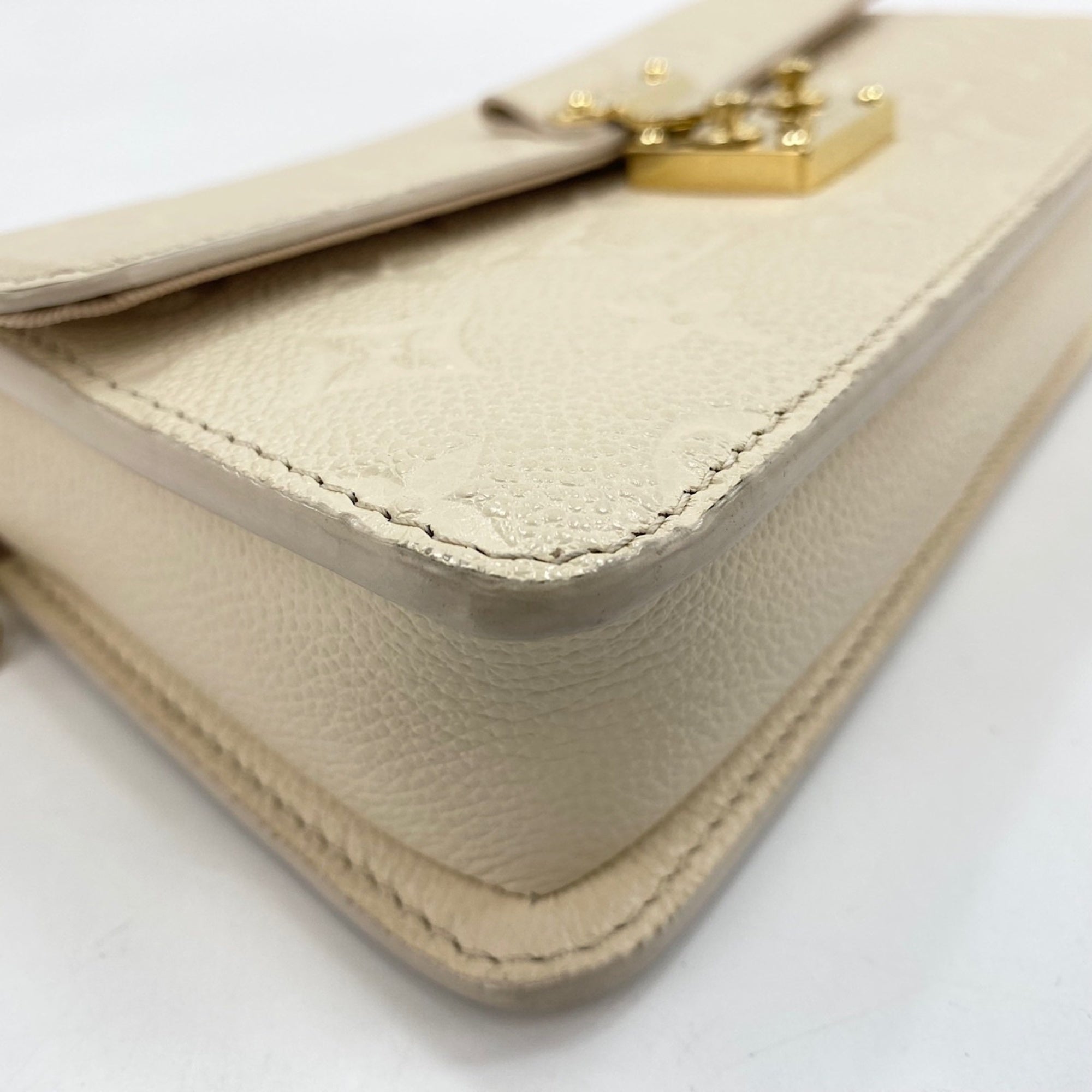 Louis Vuitton Beige Shoulder Bag (Pre-Owned)