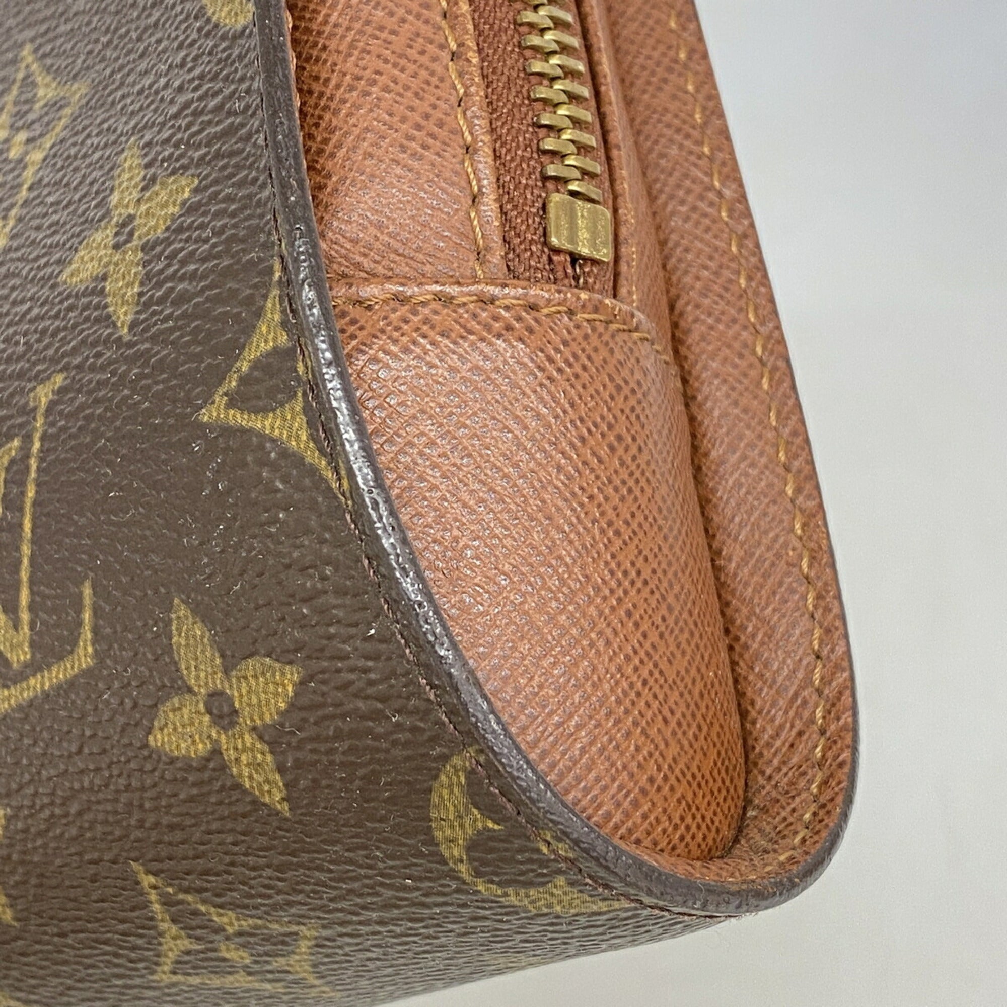 Louis Vuitton Brown Clutch Bag (Pre-Owned)