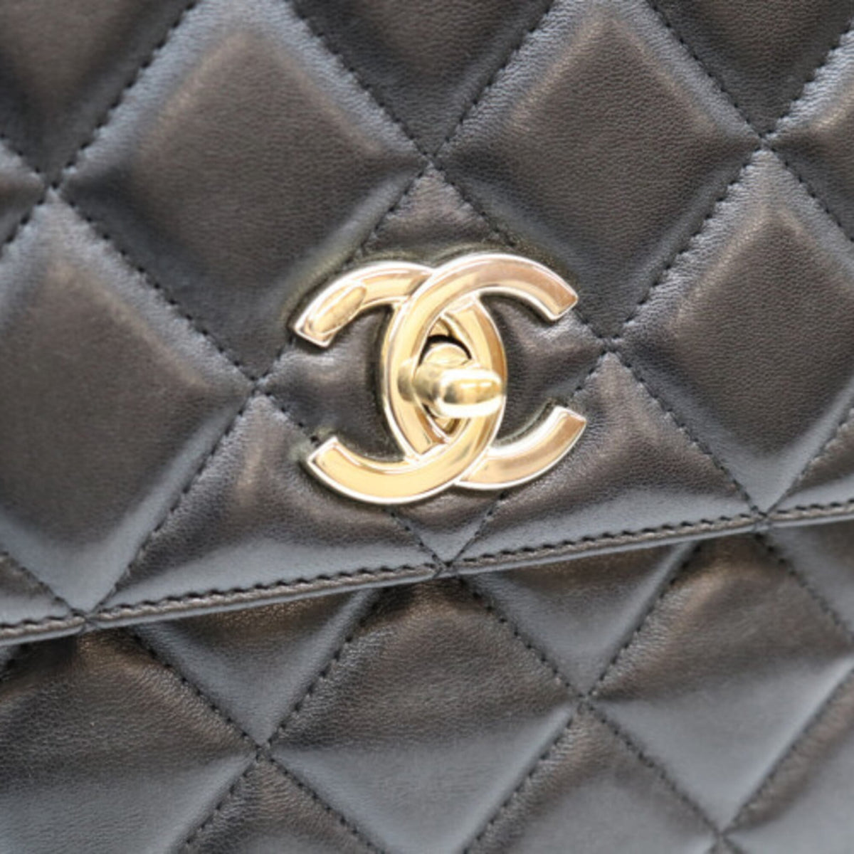 Chanel Black Leather Shoulder Bag (Pre-Owned)
