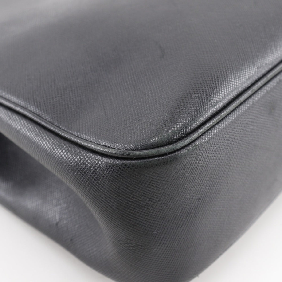 Salvatore Ferragamo Black Leather Shoulder Bag (Pre-Owned)