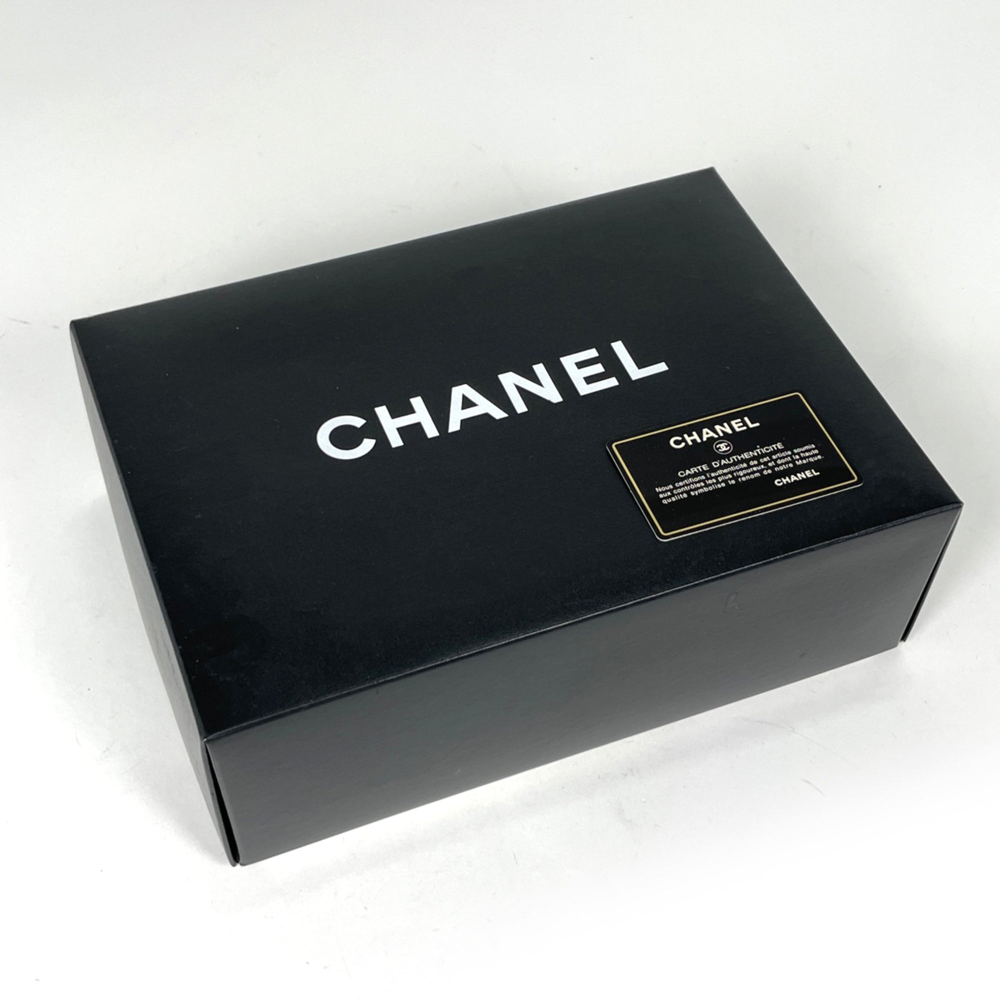 Chanel 2.55 Black White Patent Leather Leather Shoulder Bag (Pre-Owned)